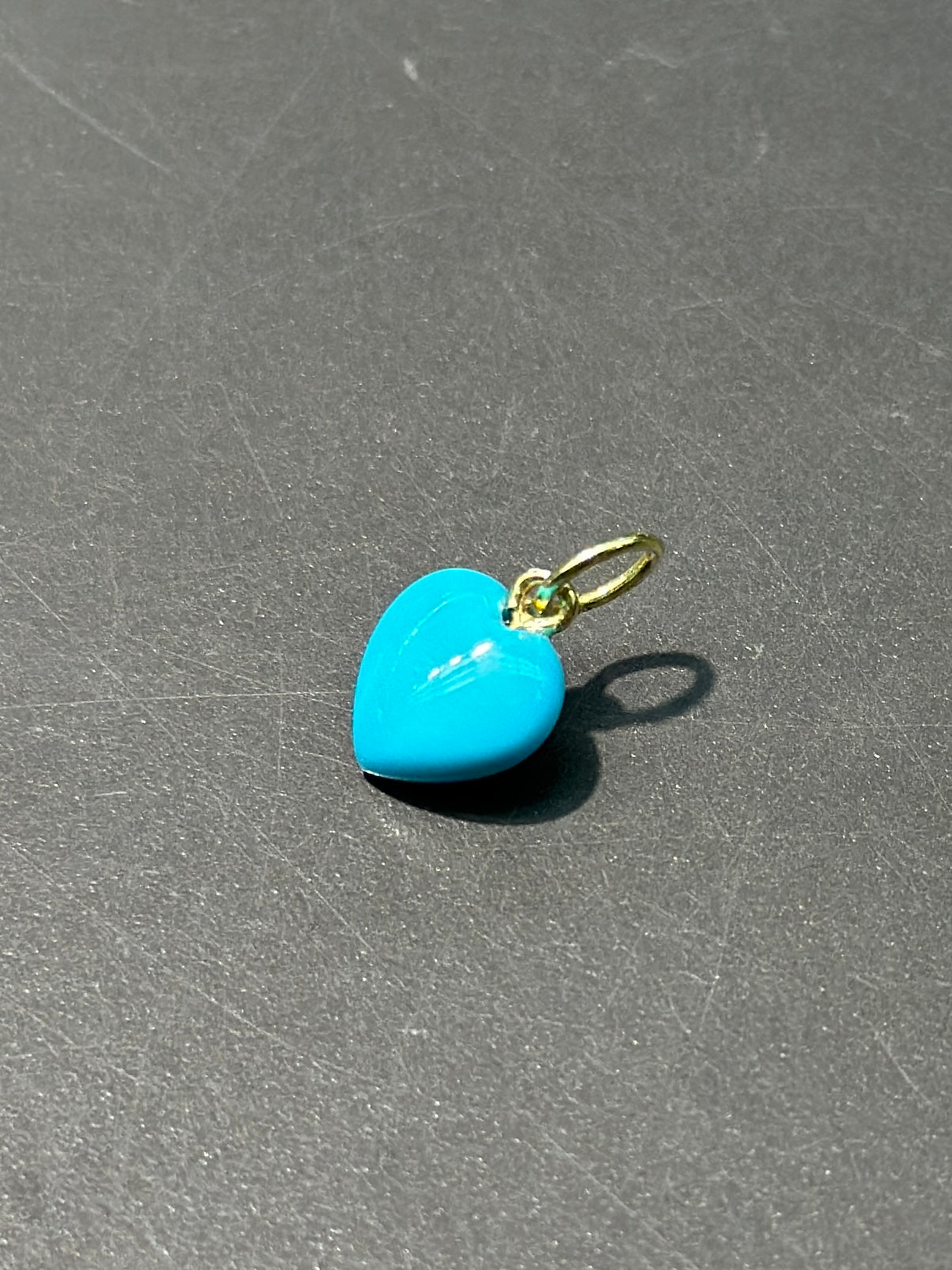 18K 金绿松石雕刻心形吊坠