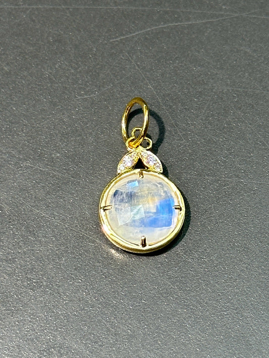 18K 金刻面月光石图案吊饰