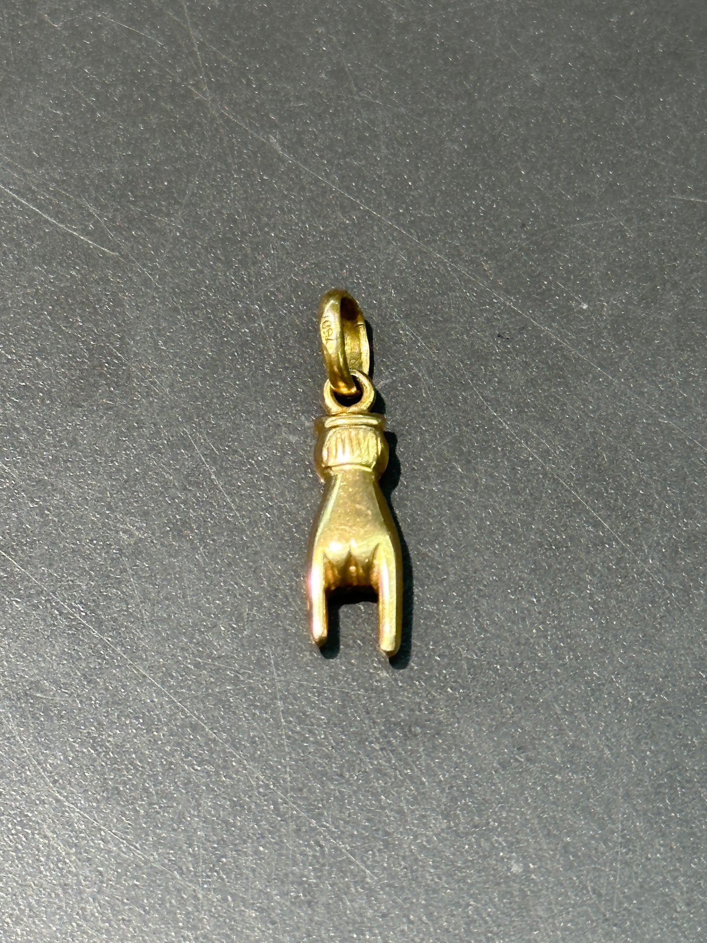 复古 18K 金镂空摇滚吊饰