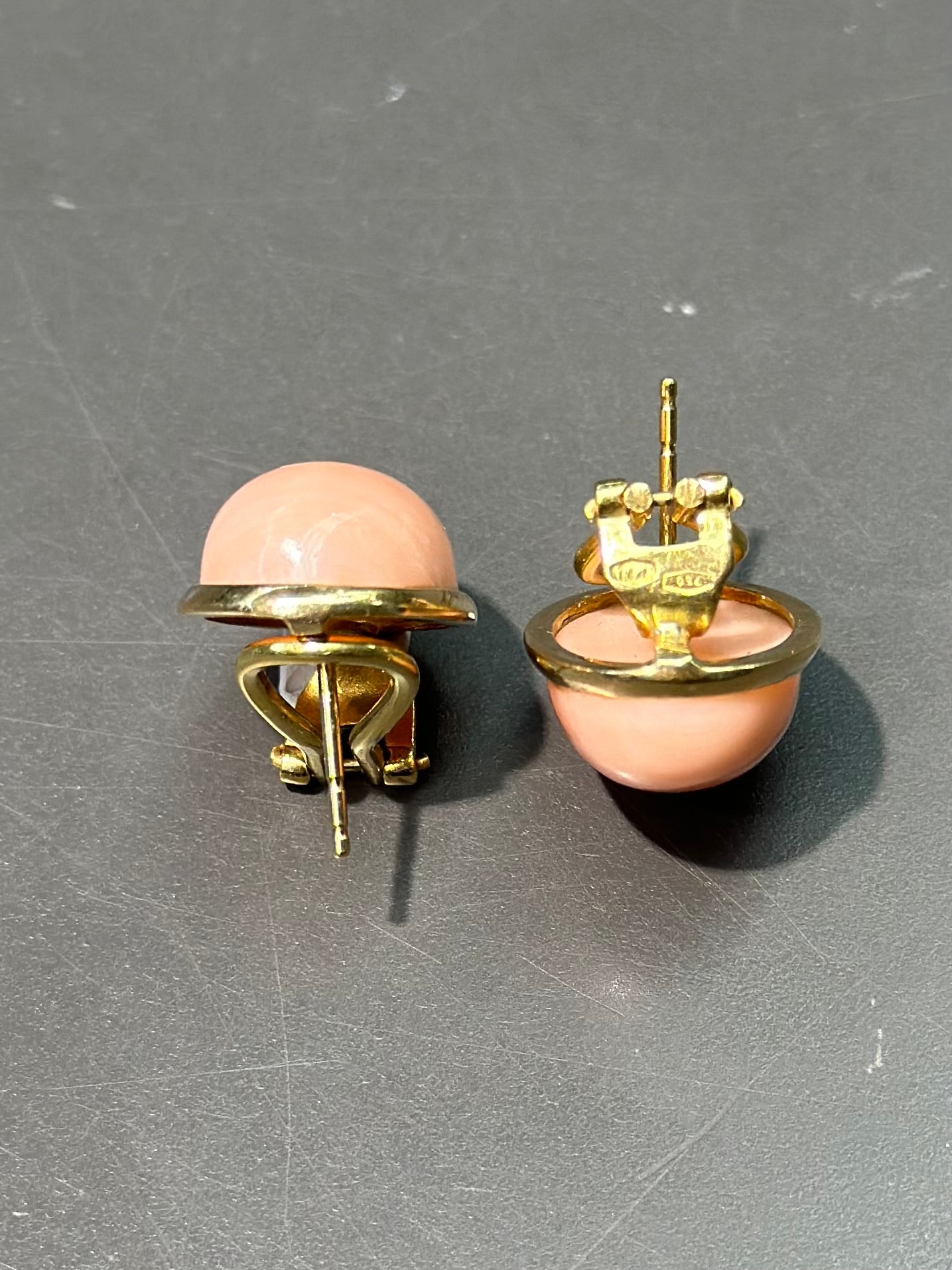 Vintage 18K Gold Angel Skin Coral Cabochon Earring