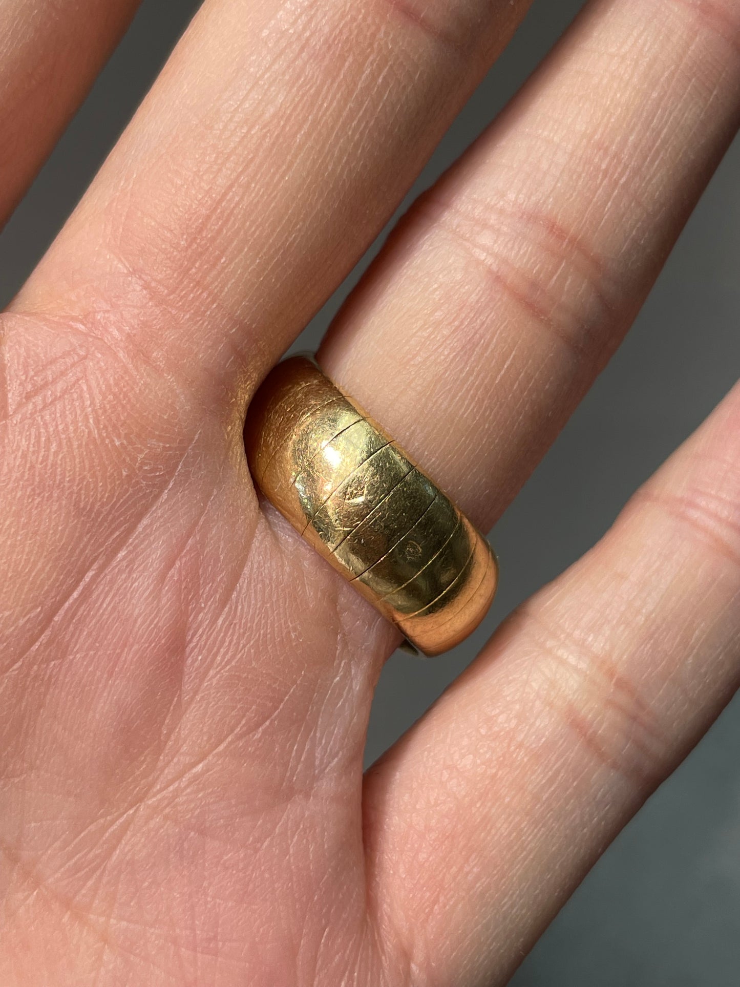 Vintage French Chaumet 18K Yellow Gold Solid Tubogas Ring