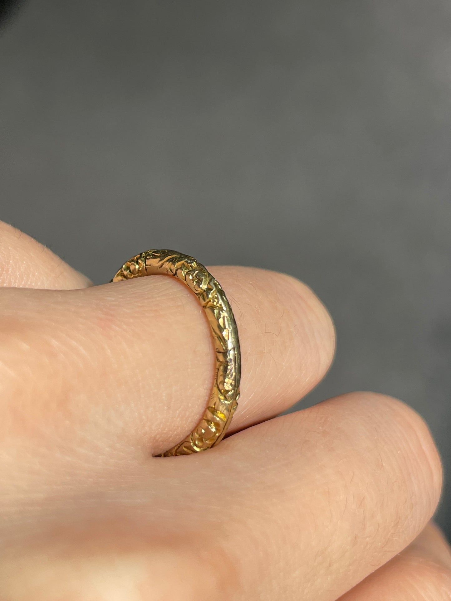 Antique Victorian 14K Gold Etched Scroll Motif Split Band Ring