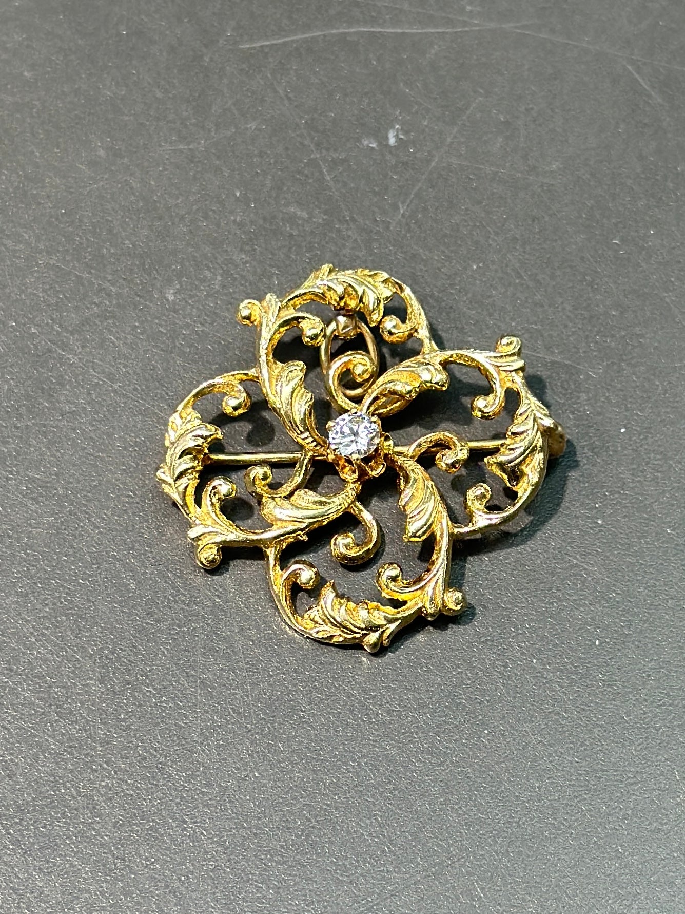 Pendentif broche à motif diamant en or 14 carats Art Nouveau