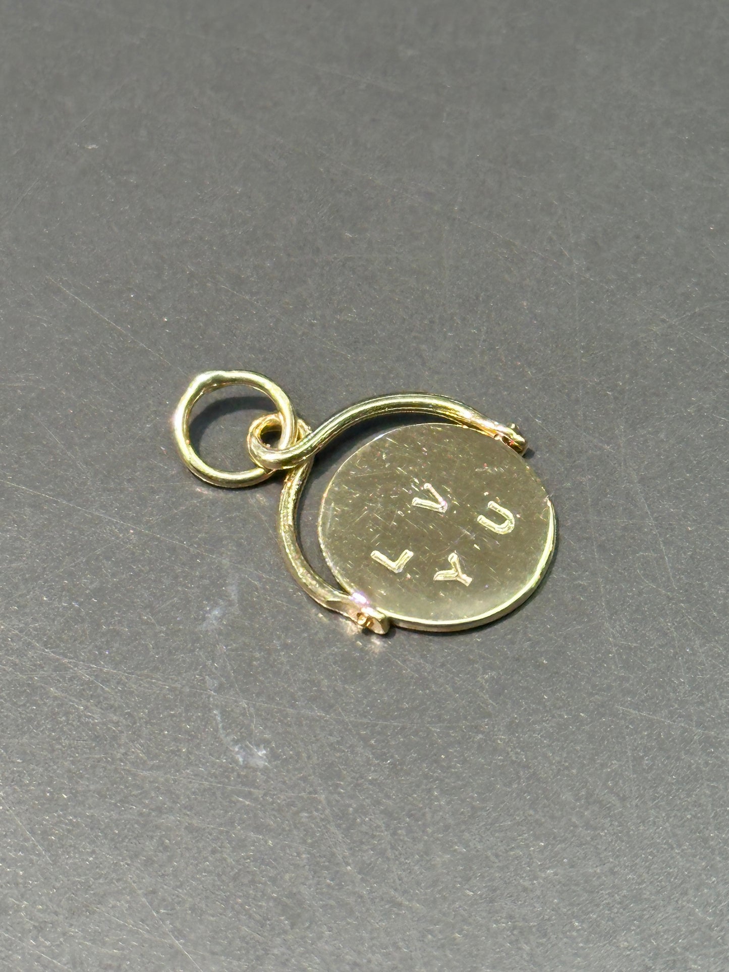 14K 黄金“我爱你”旋转吊饰