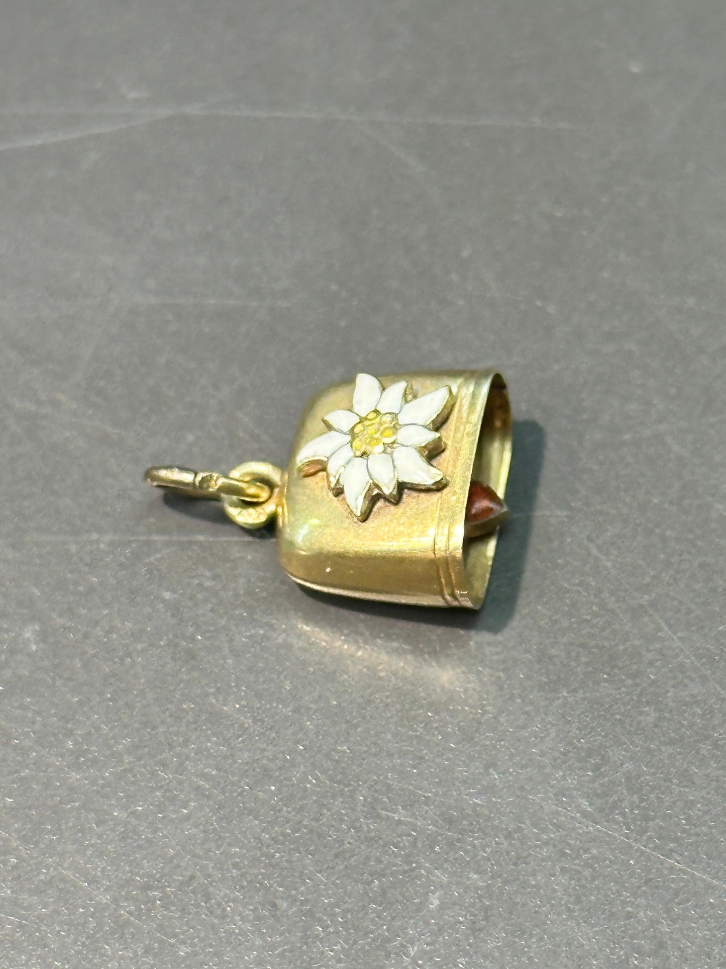 复古 14K 金铰接雏菊心形铃铛吊饰