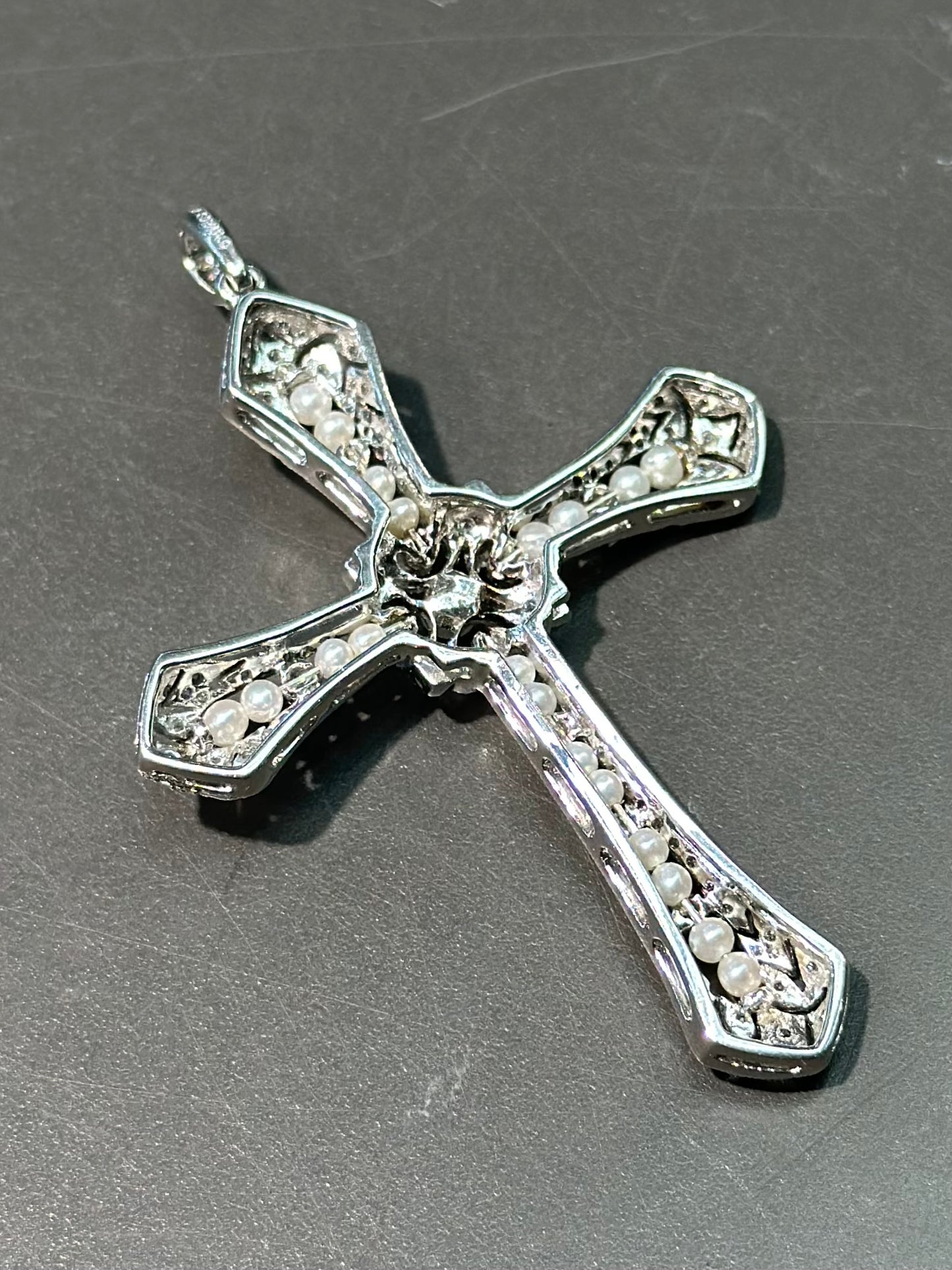 Pendentif Art Déco Platinum Seed Pearl et Diamond Cross