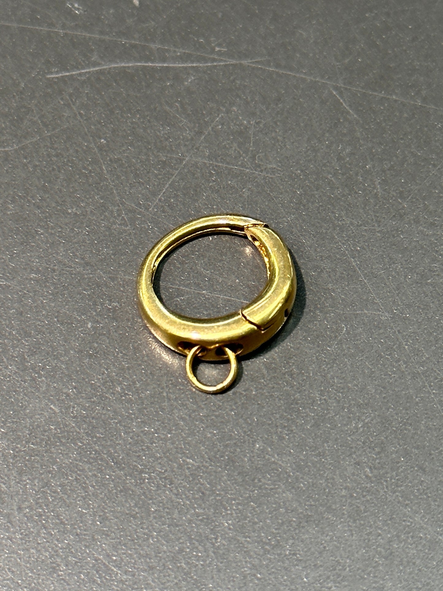 18K Gold Circular Charm Holder Clasp