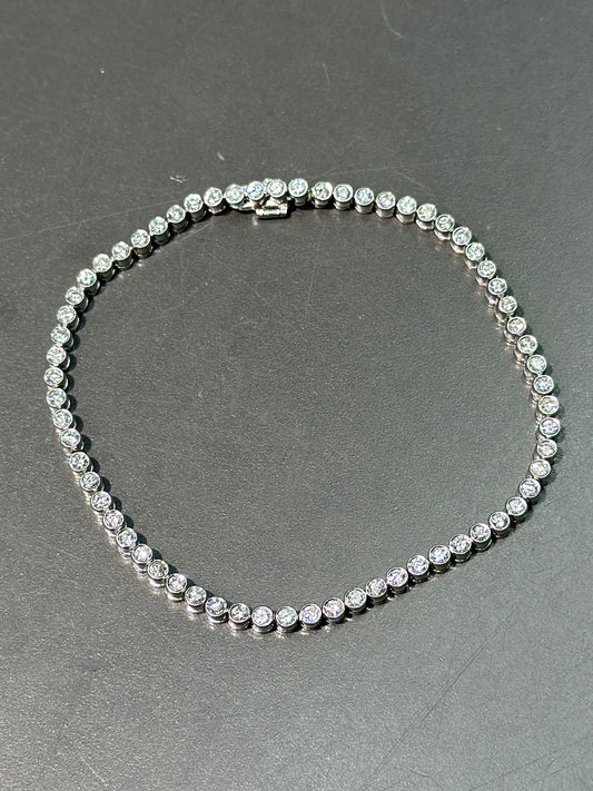 Bracelet tennis serti de diamants en or 18 carats