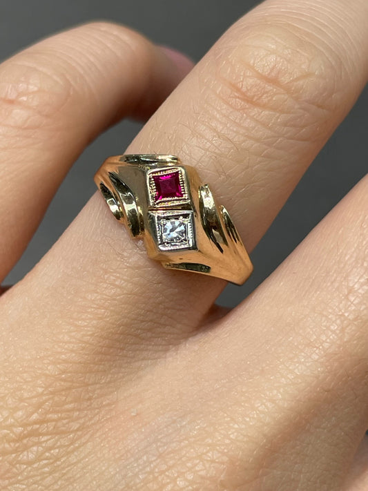 Vintage Retro 14K Yellow Gold 0.06 CTW Diamond Ruby Ring