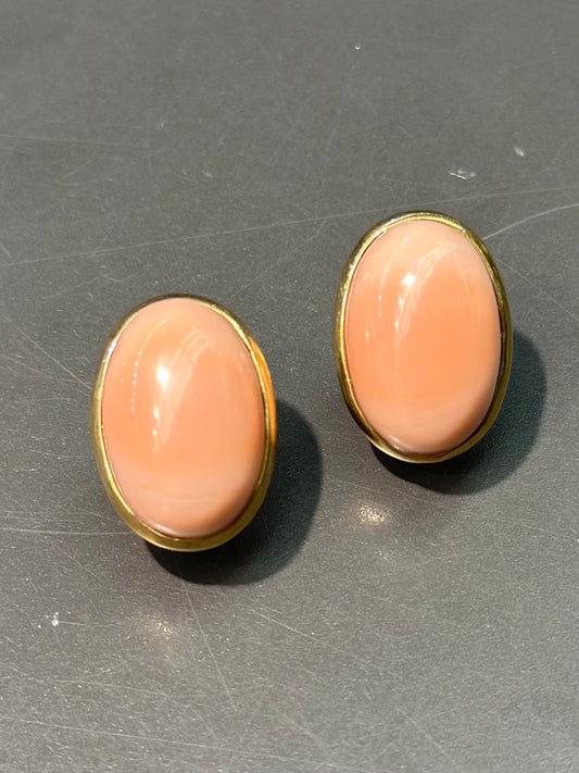 Vintage 18K Gold Angel Skin Coral Cabochon Earring