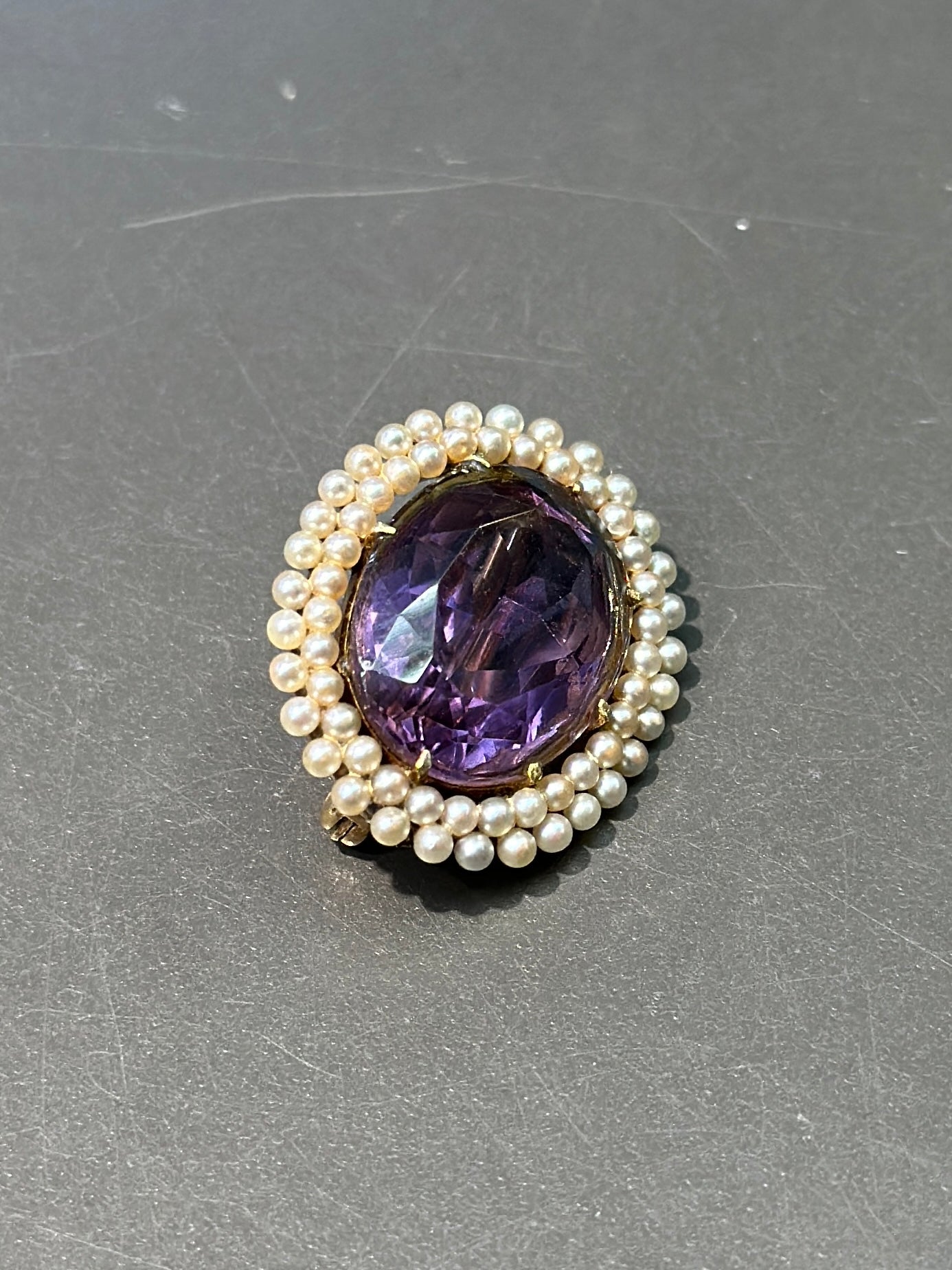 Broche victorienne en or 14 carats avec perles de graines d'améthyste et halo