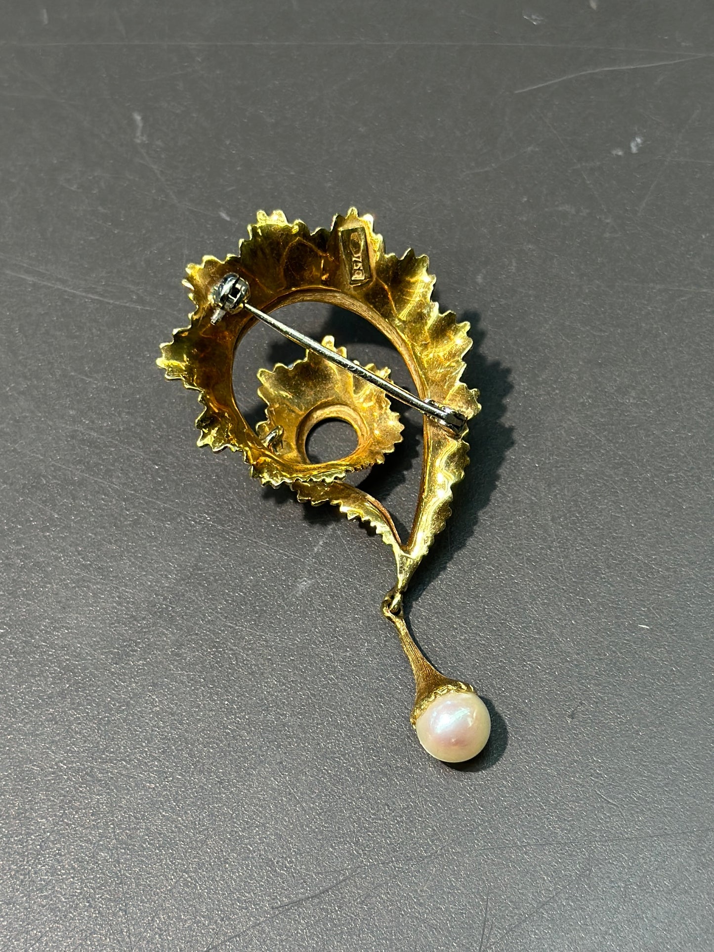 复古 18K 金珐琅漩涡珍珠胸针