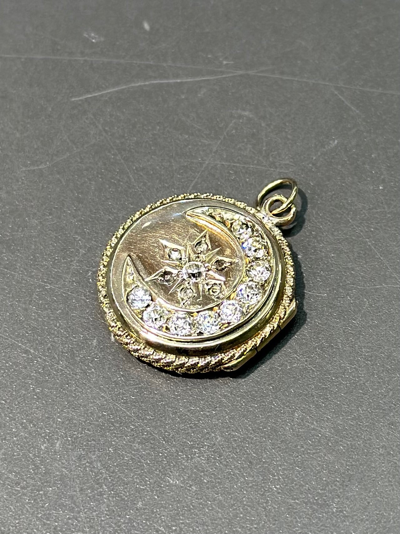 Médaillon victorien en forme de croissant et de diamant étoile en or 10 carats