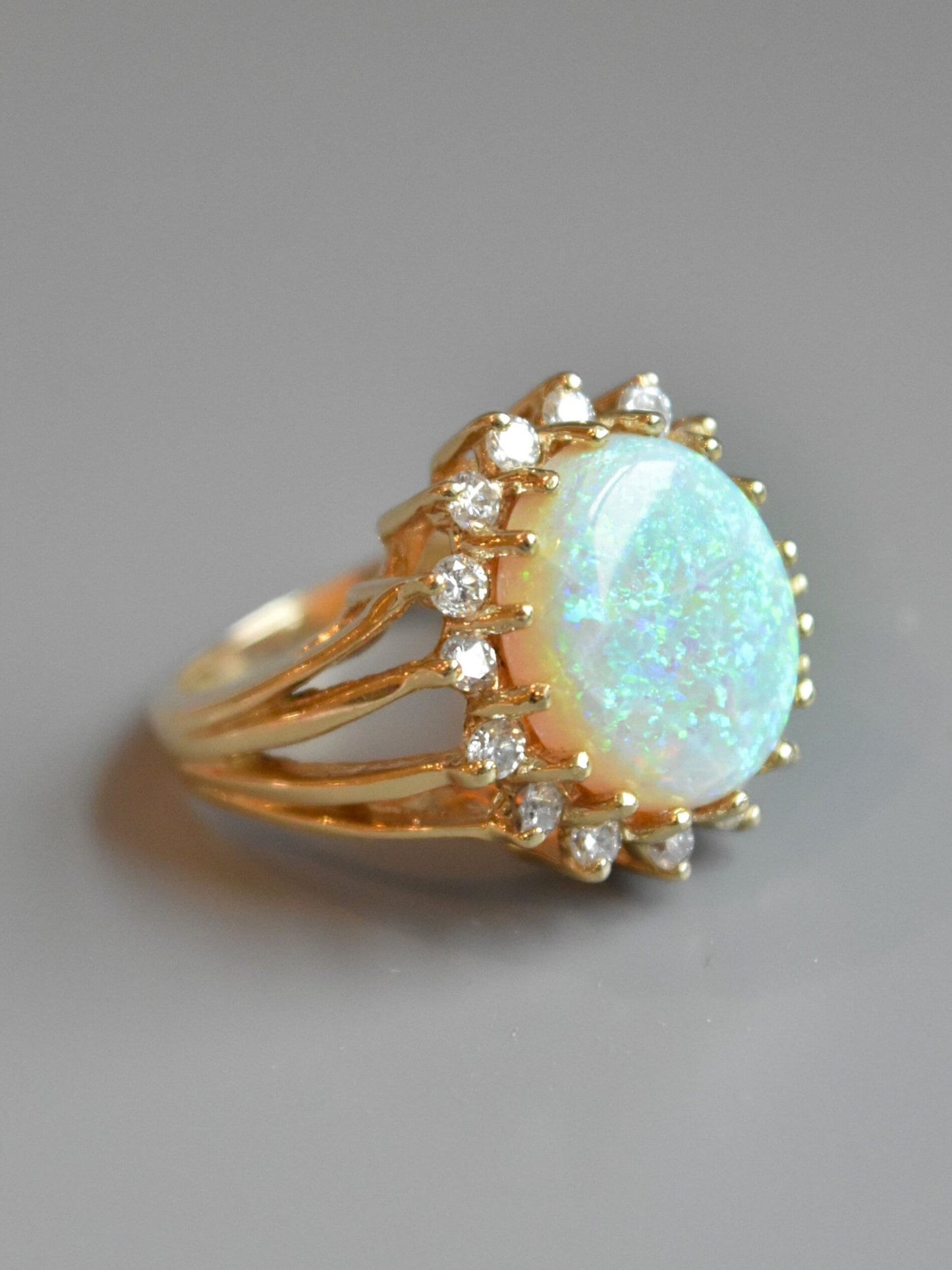 Vintage 14K Gold Opal Diamond Halo Ring SZ 7