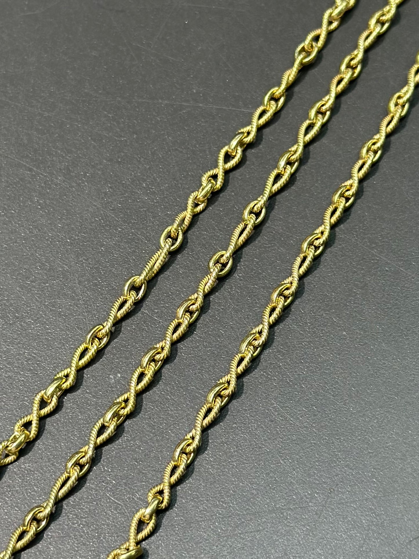 14K Gold Fancy Twisted Link Chain Necklace 16.0 inch