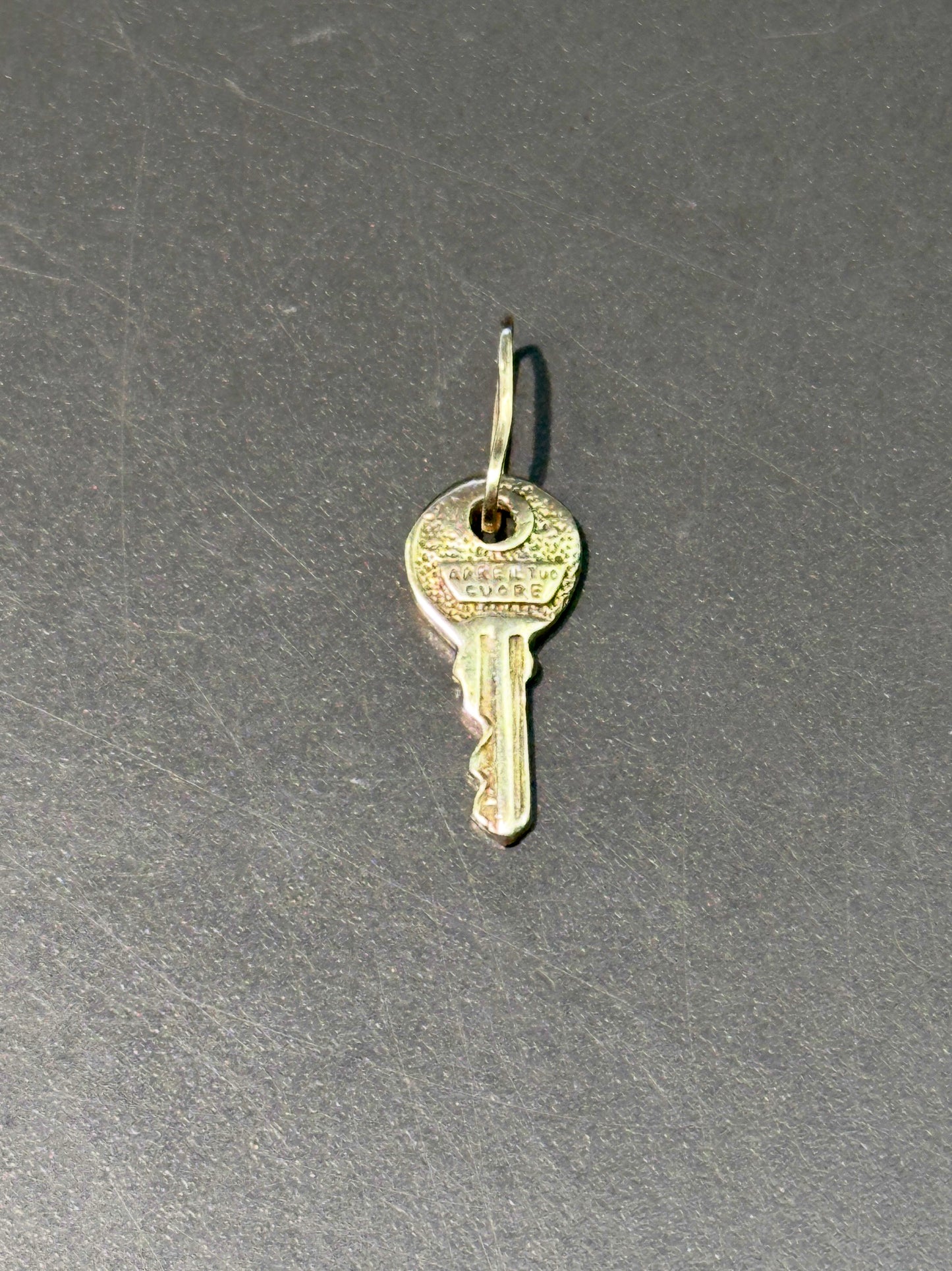 Vintage 14K Yellow Hold Mini “Apre Il Tuo Cuore” Key Charm