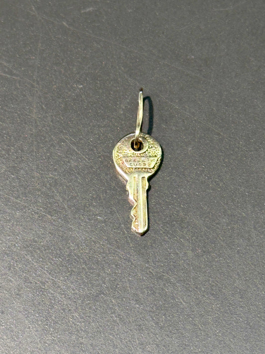 Vintage 14K Yellow Hold Mini “Apre Il Tuo Cuore” Key Charm