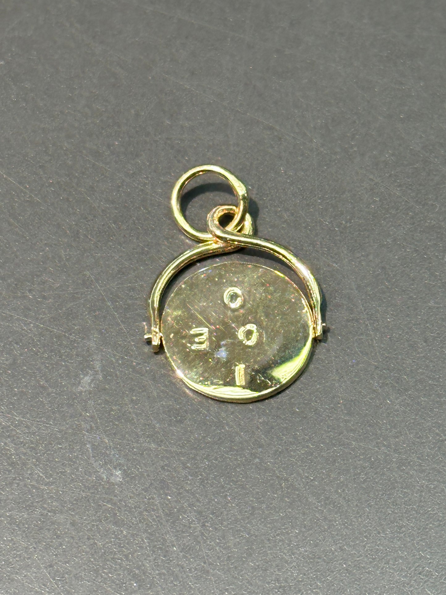 14K 黄金“我爱你”旋转吊饰