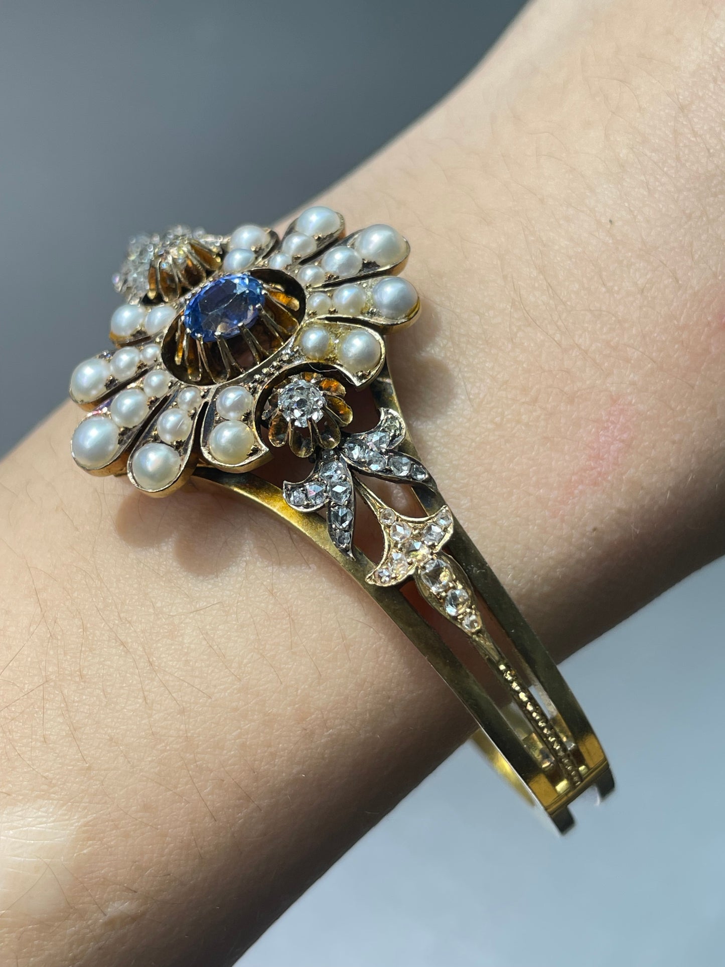 Bracelet antique en or 14 carats avec diamants saphir et perles naturelles antiques