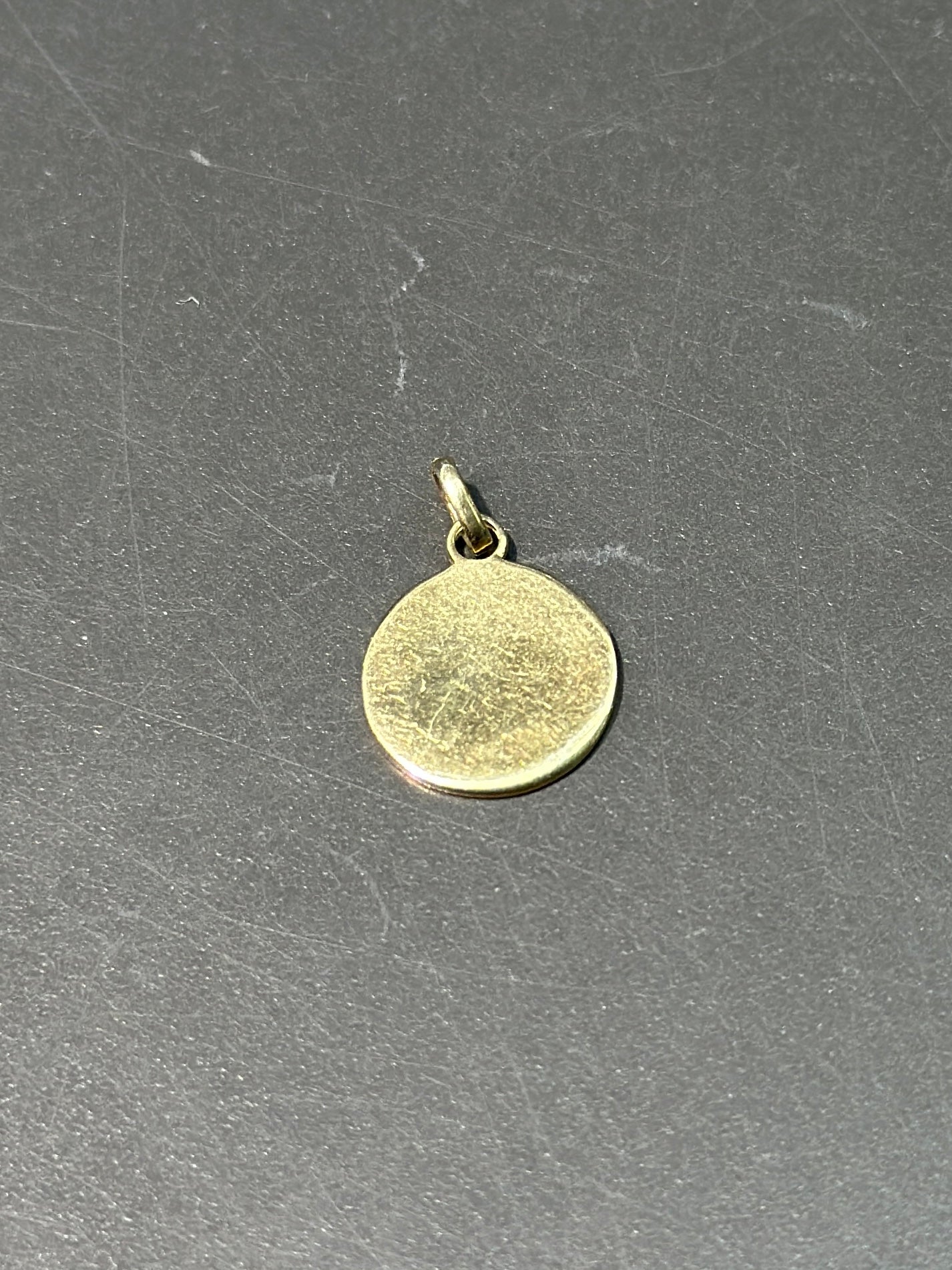 14K 金心形旗帜珐琅吊饰