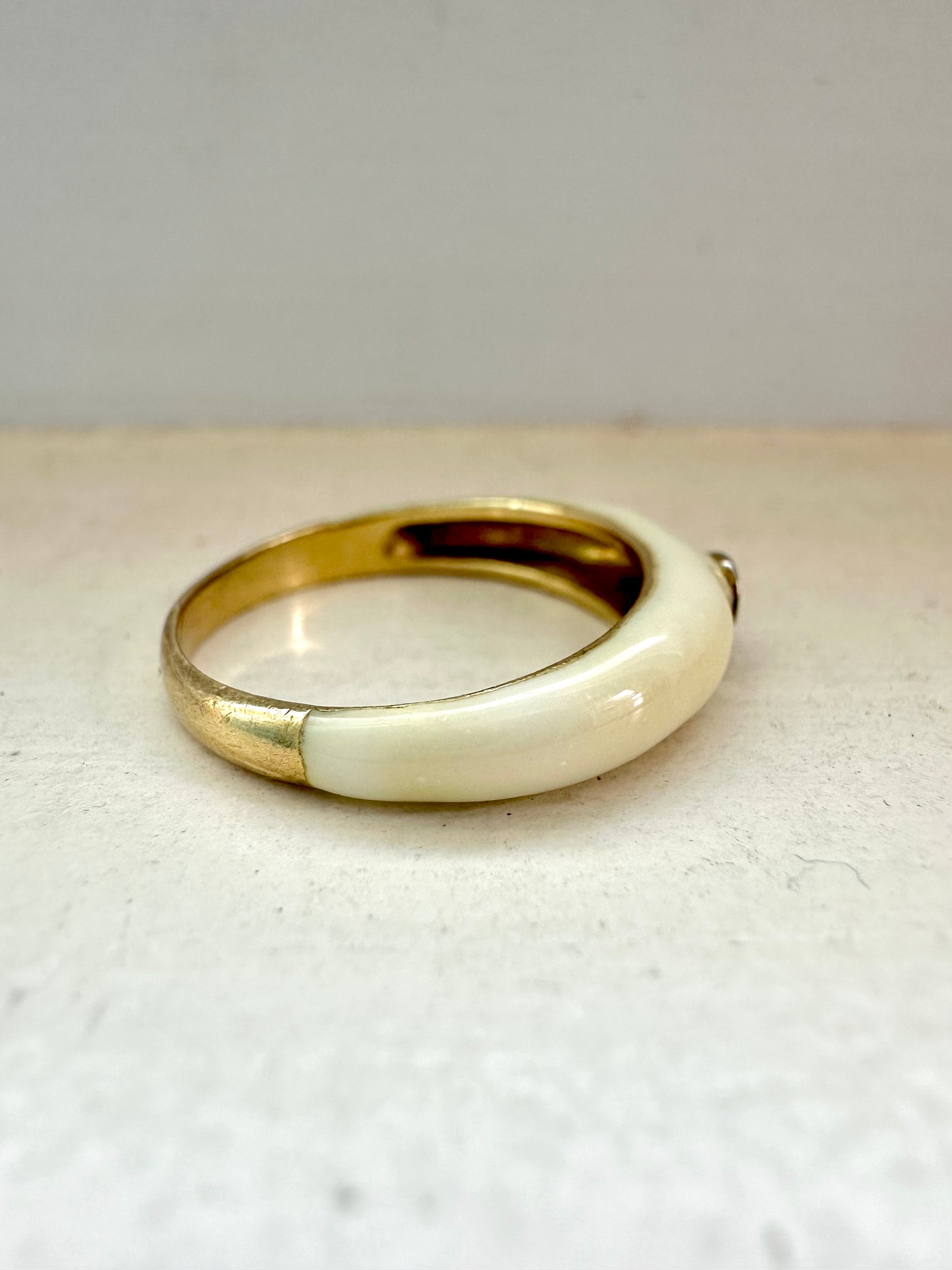 18K Gold Cream White Enamel Diamond Ring SZ 5.5