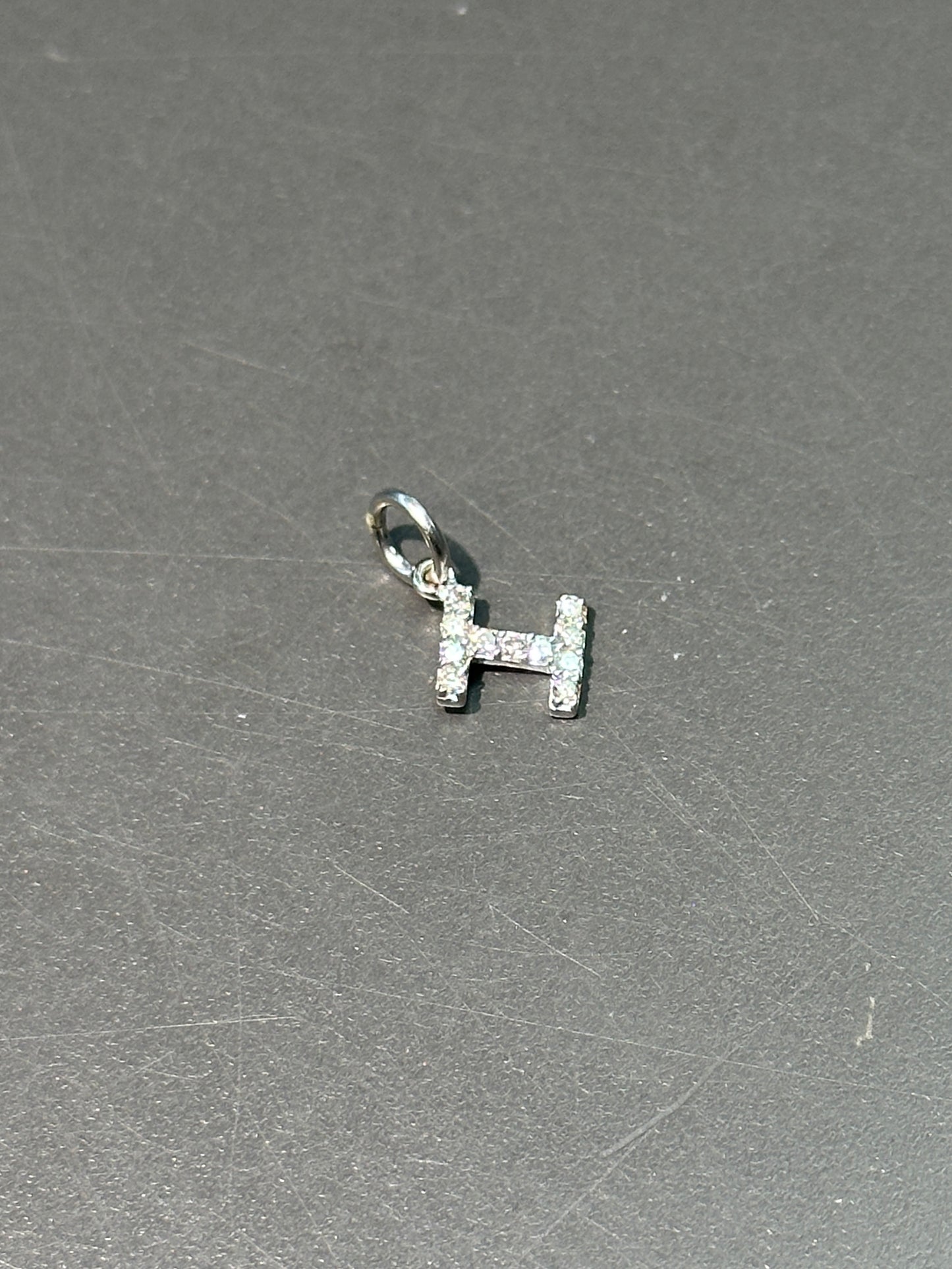 14K 白金 I 字母钻石吊坠