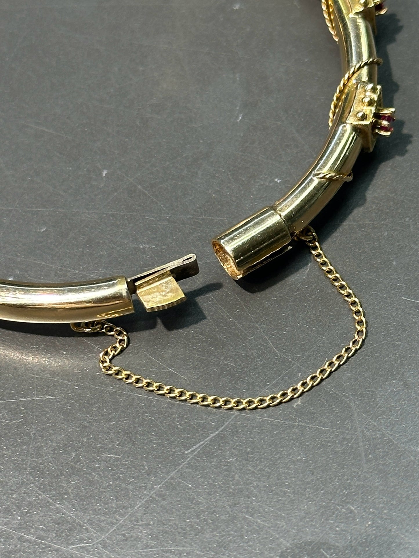 Victorian Style 14K Yellow Gold Natural Ruby Bangle Bracelet