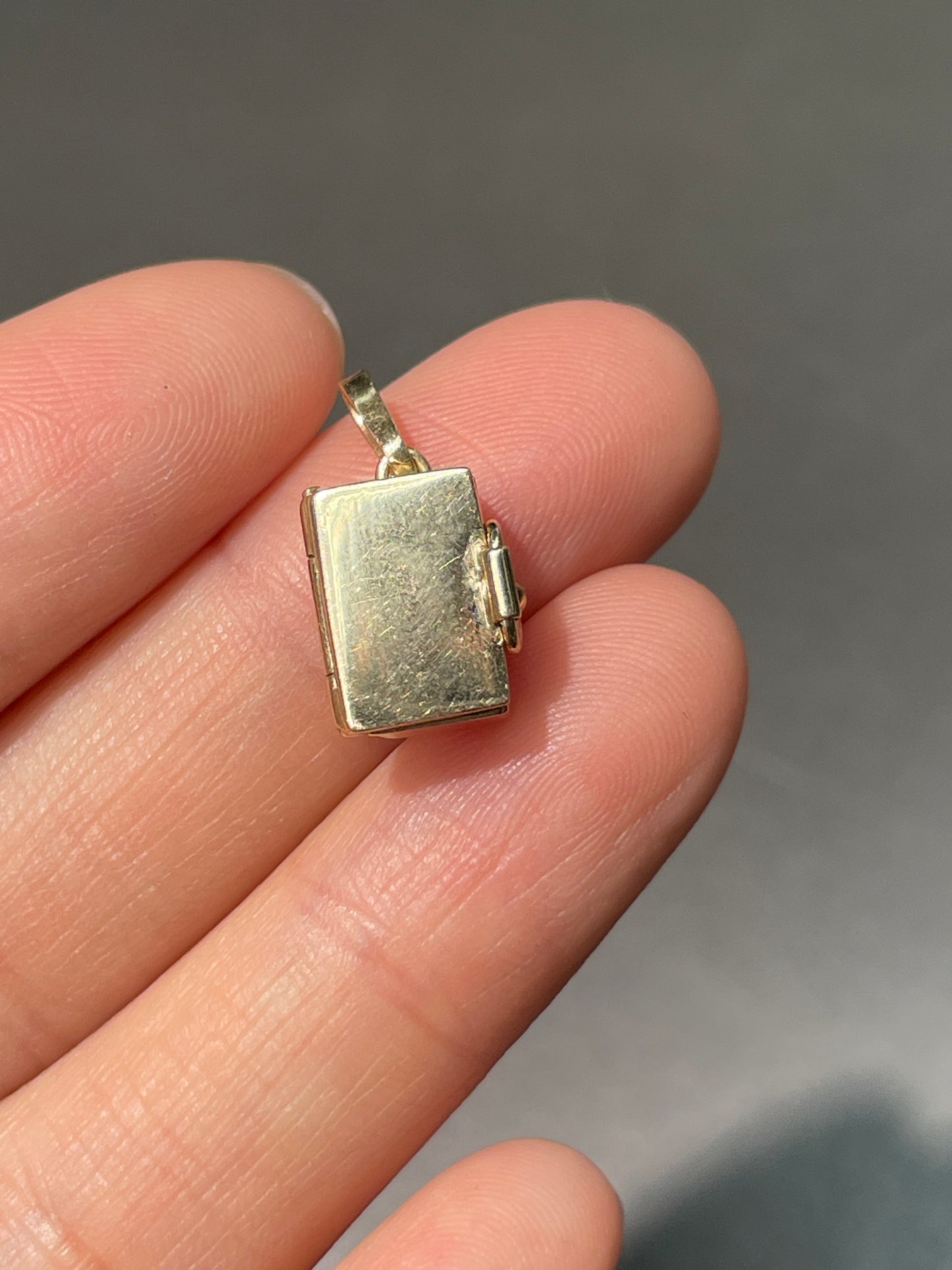 Vintage 14K Gold Open Box Charm