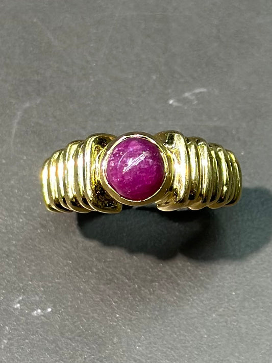 18K Gold Ribbed Cacbochon Ruby Ring SZ 6.5