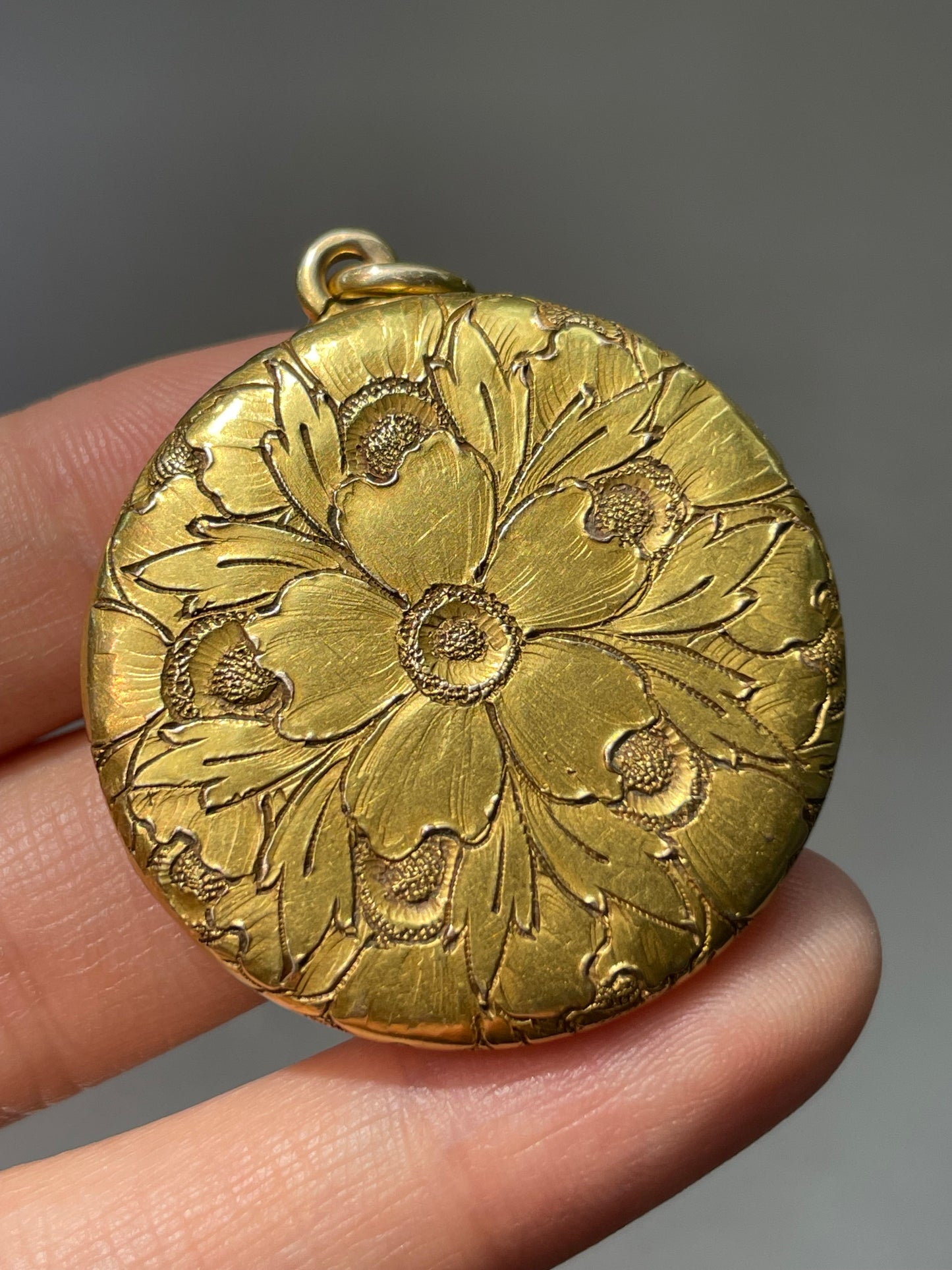 Art Nouveau 14K Yellow Gold Flower Locket Pendant
