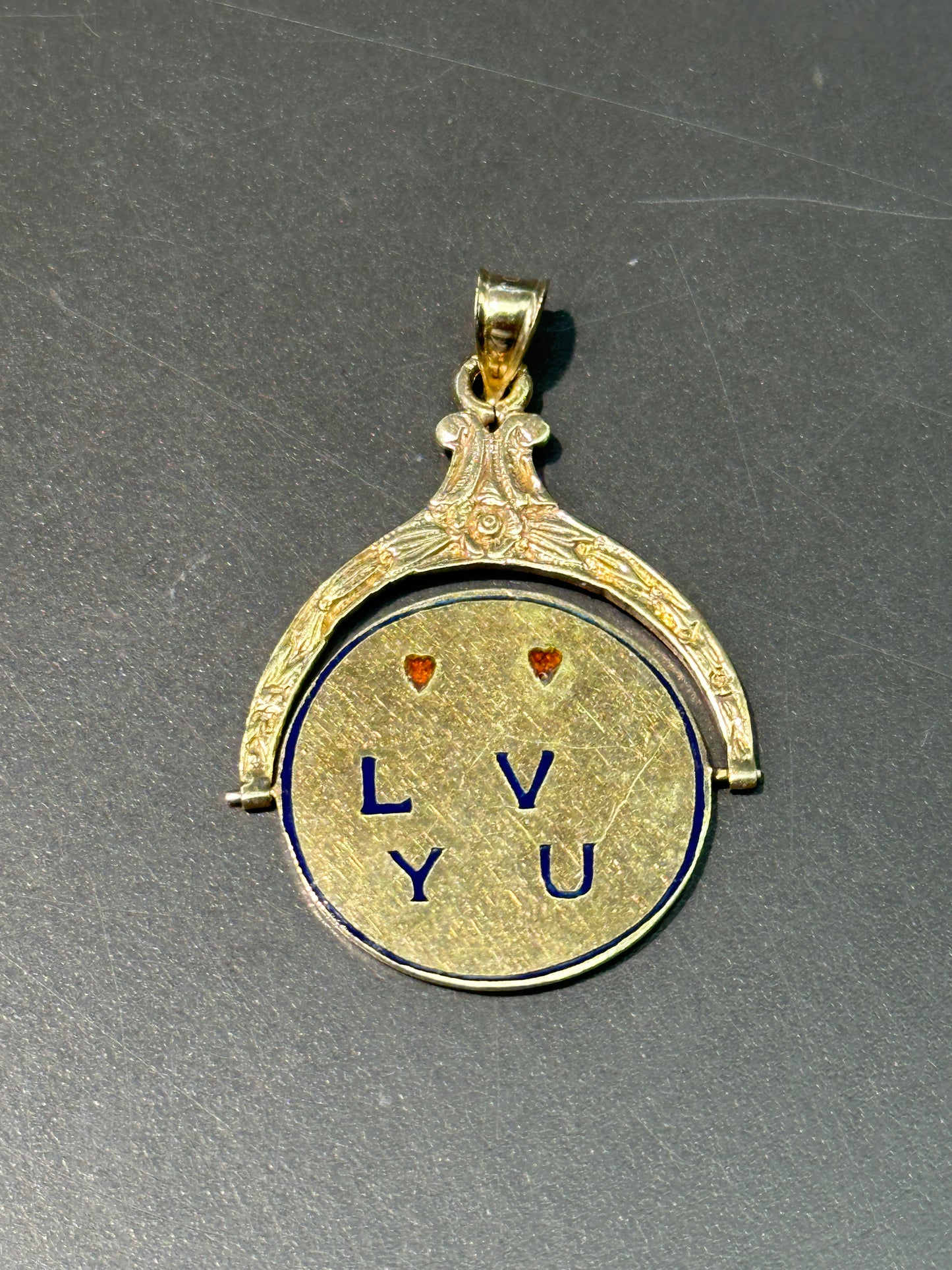 Grand pendentif spinner vintage en or 14 carats « I LOVE YOU »