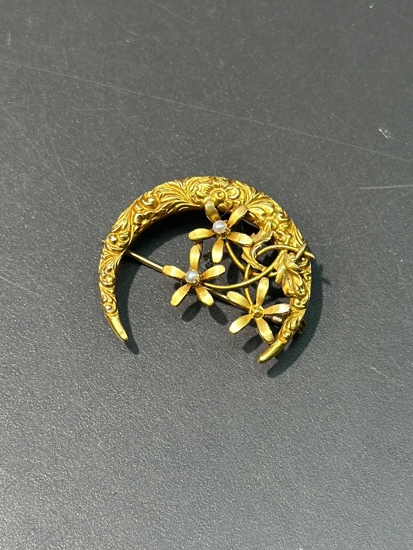 Art Nouveau 10K Gold Motif Crescent Floral Brooch