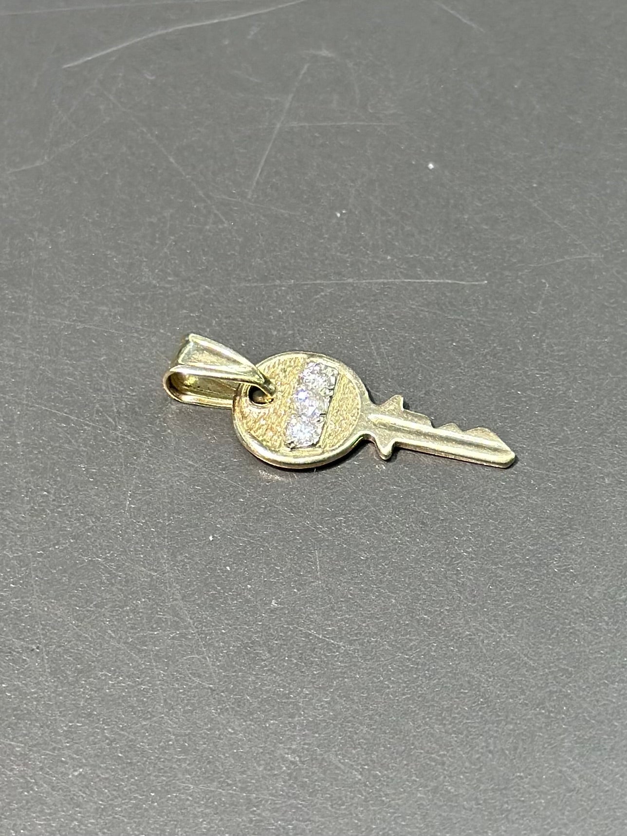 Charme vintage en or 14 carats et diamant « Ouvrez votre clé de cœur »