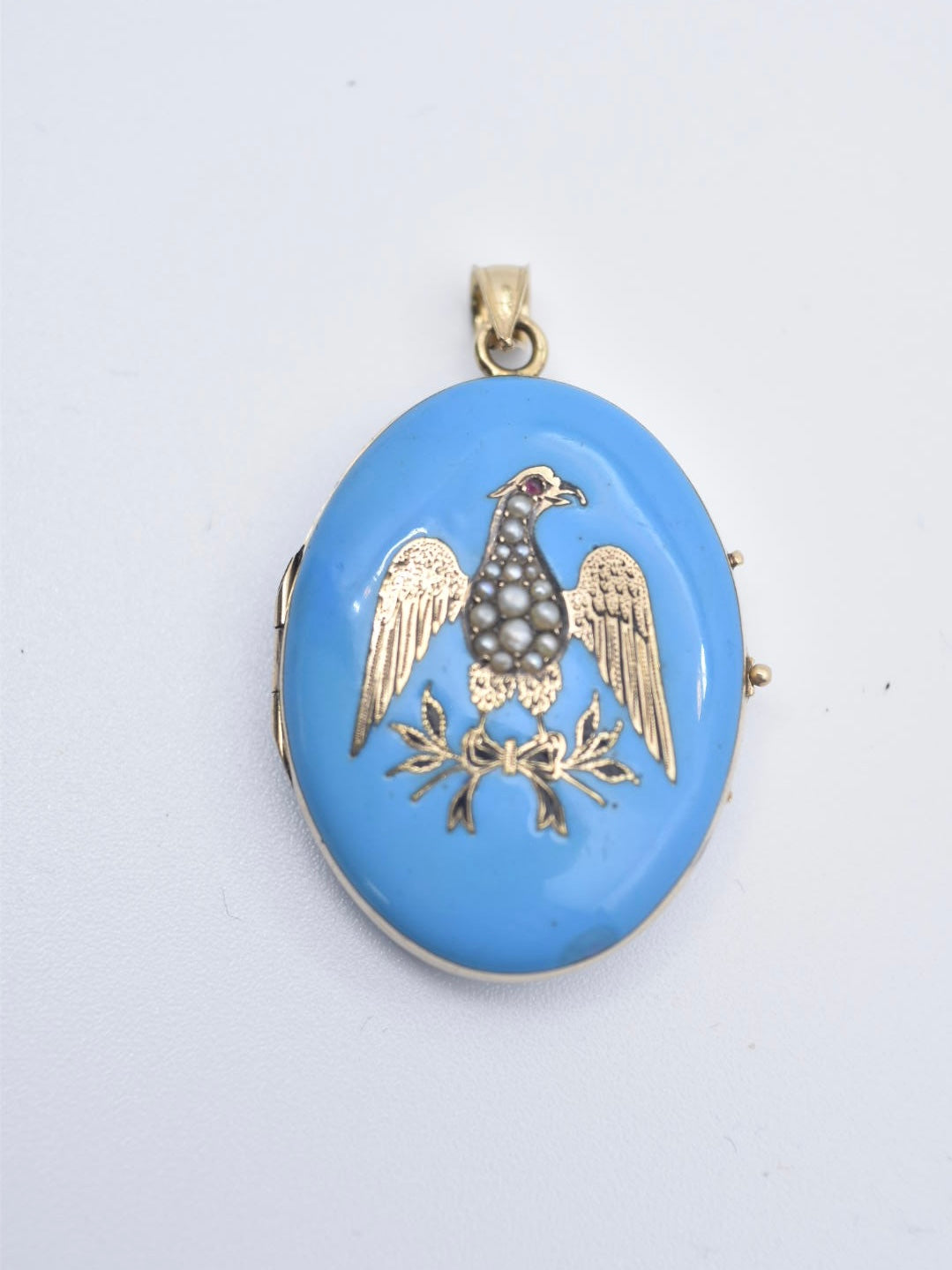 Médaillon pendentif aigle en perles de graines d'émail en or victorien 14 carats