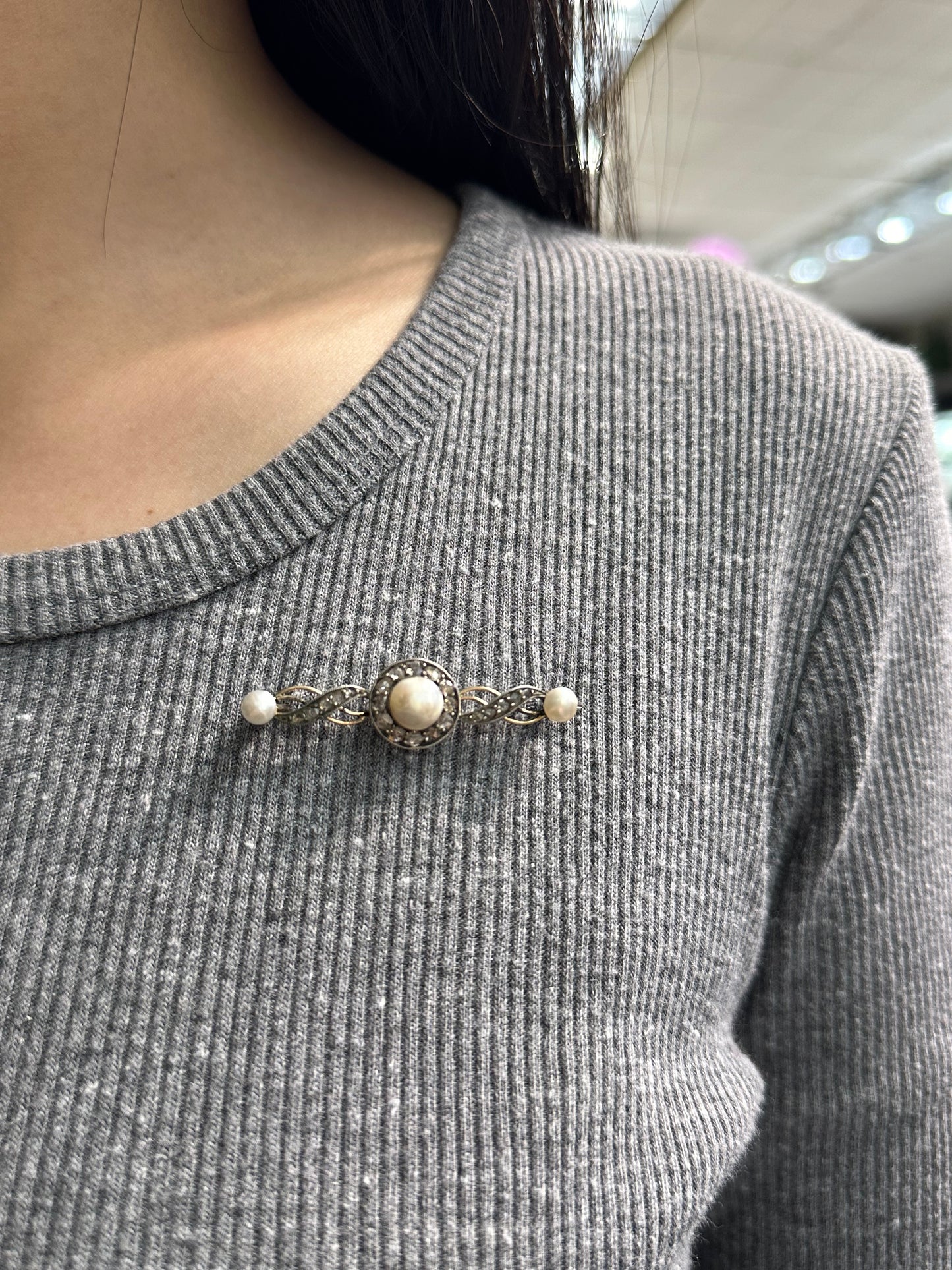 维多利亚 18K 金天然珍珠胸针