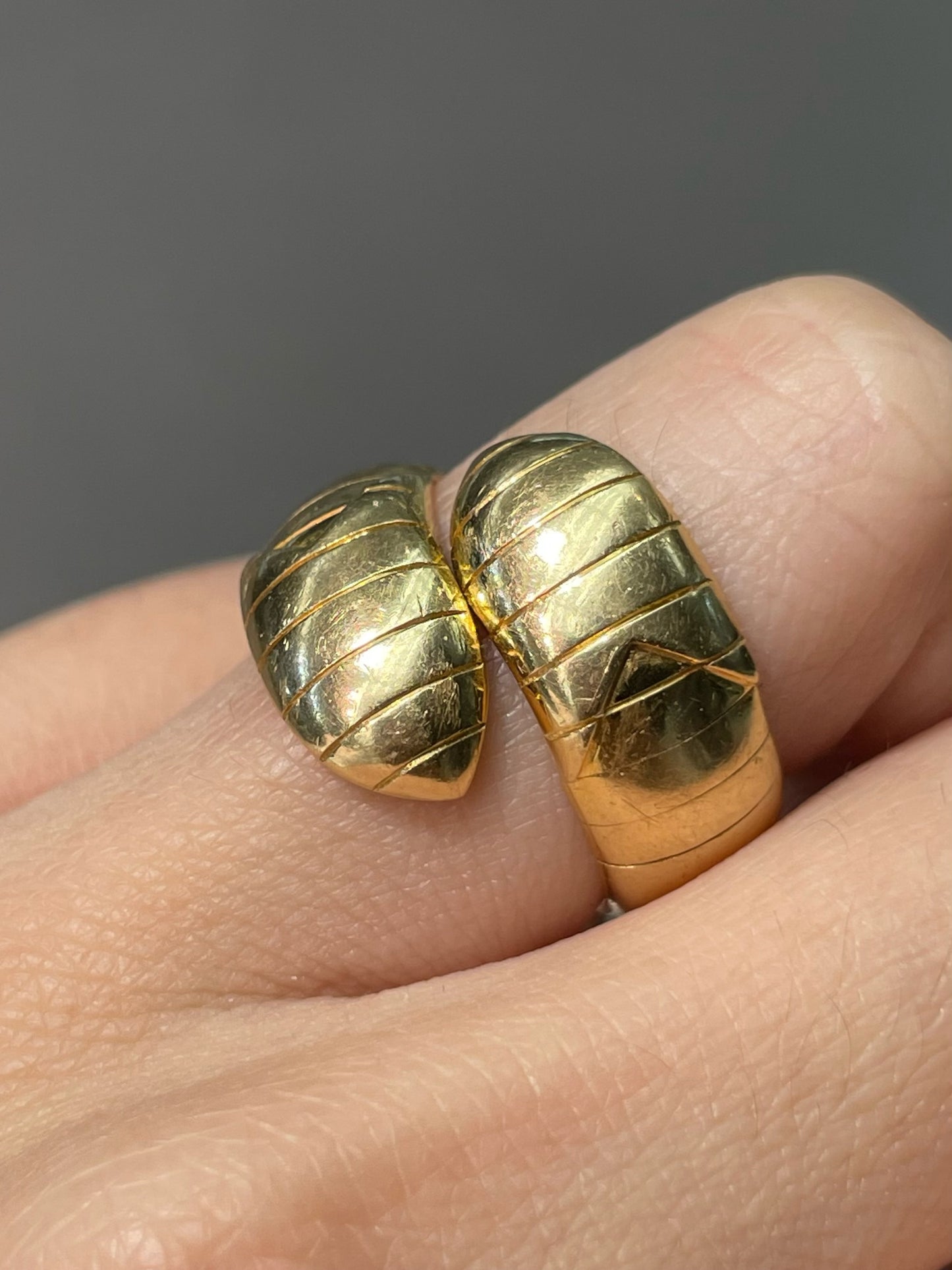 Vintage French Chaumet 18K Yellow Gold Solid Tubogas Ring