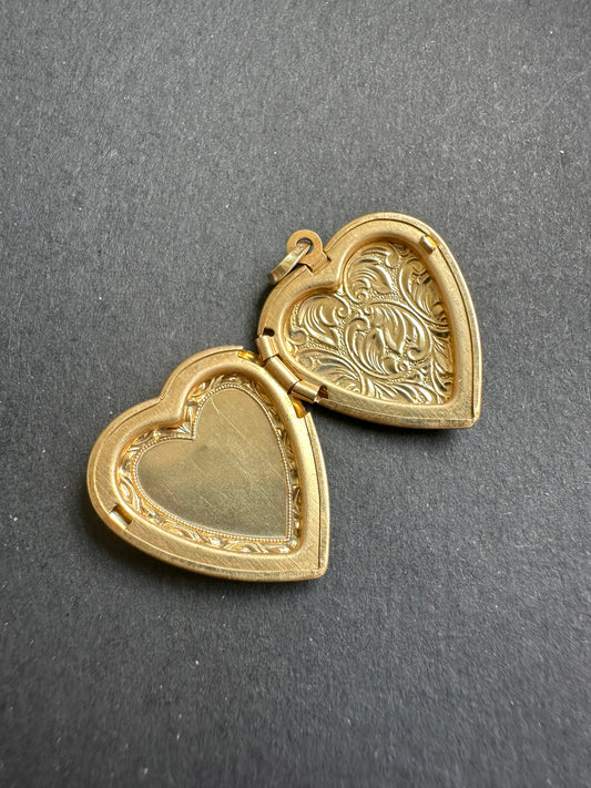 Médaillon coeur vintage à motif en or 14 carats