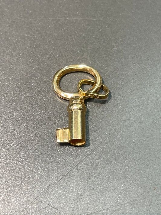 Vintage 18K Yellow Gold Mey Pendant Charm