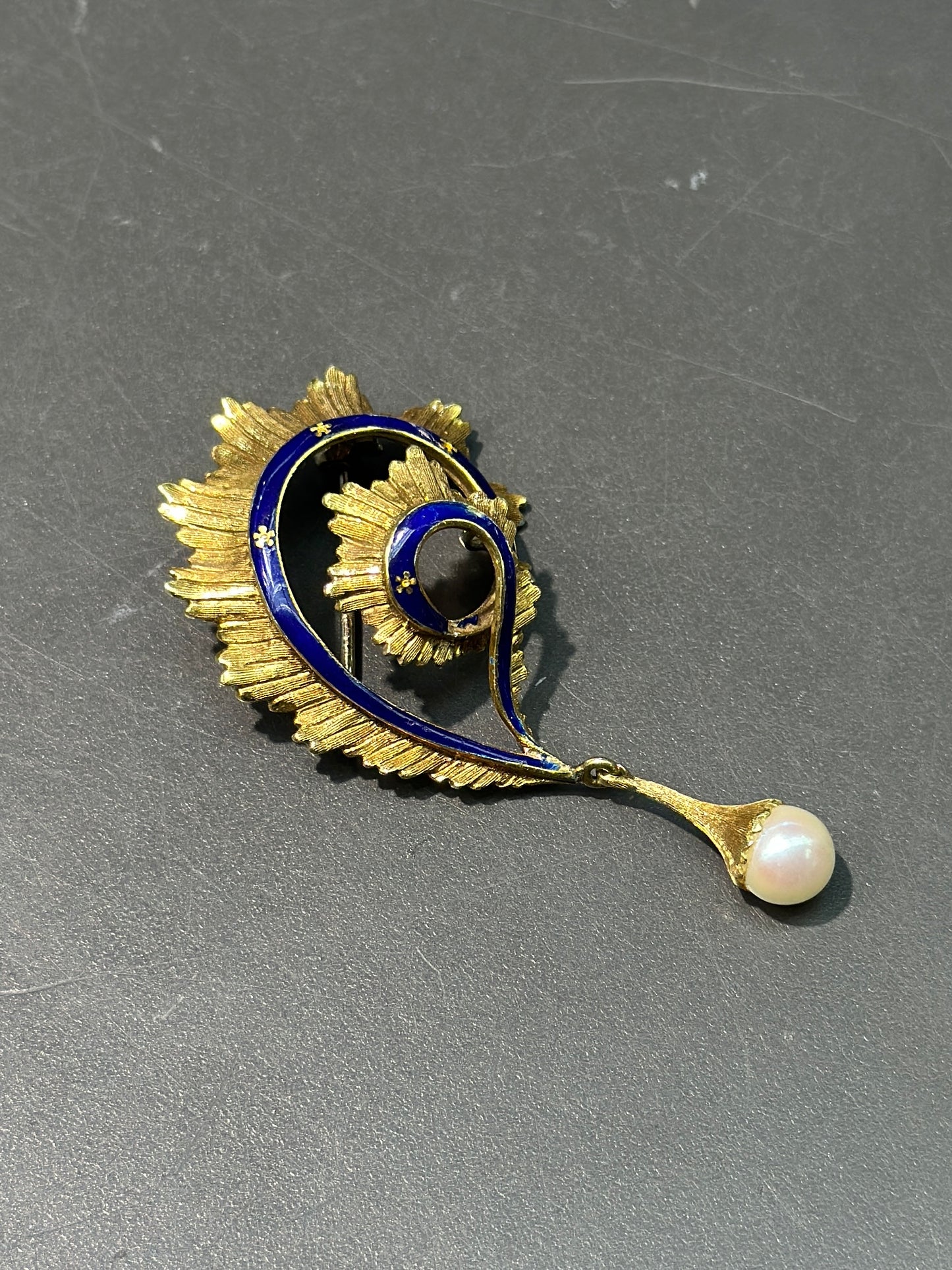 复古 18K 金珐琅漩涡珍珠胸针