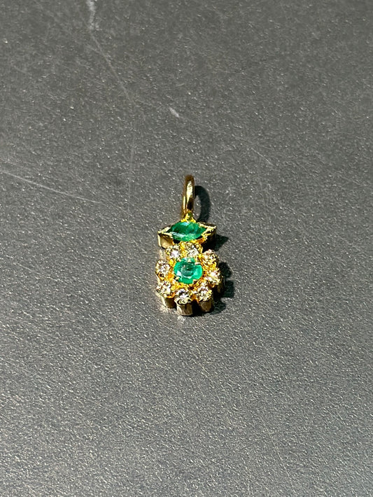 18K 金绿宝石和钻石光环吊坠