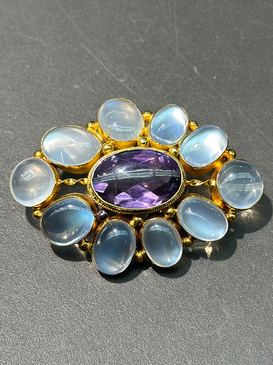 乔治亚式 14K 金月光石刻面紫水晶胸针