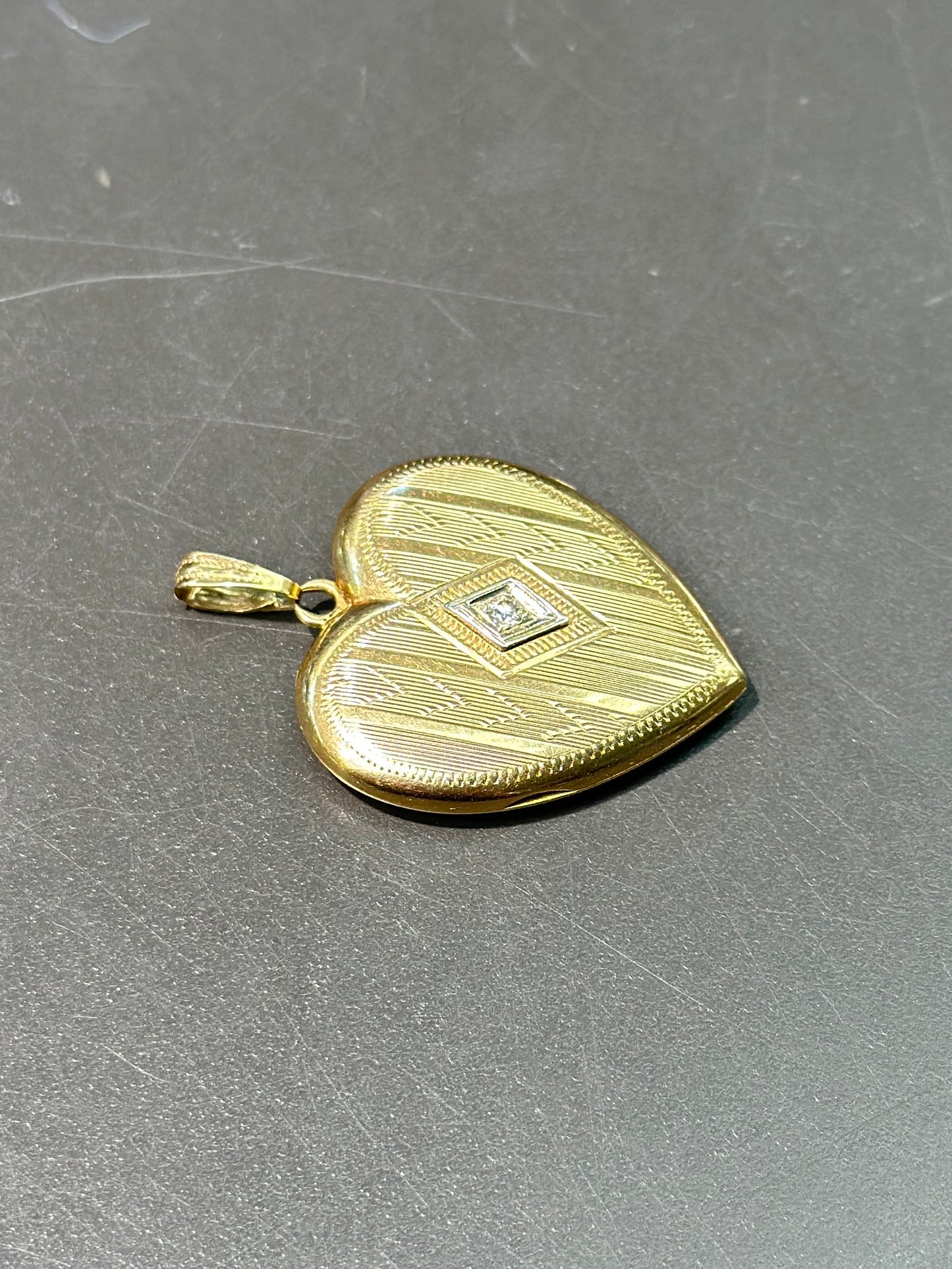 Médaillon coeur diamant vintage en or 14 carats