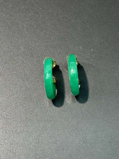 Boucles d'oreilles créoles en jade vert naturel en or jaune 14 carats