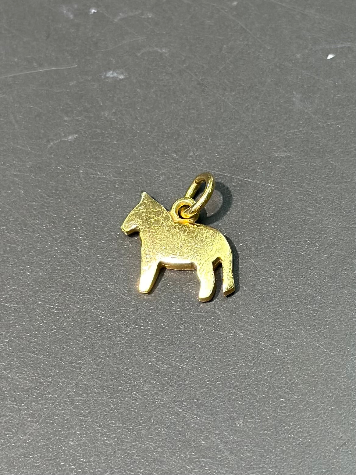 DoDo 18K 金骏马吊饰