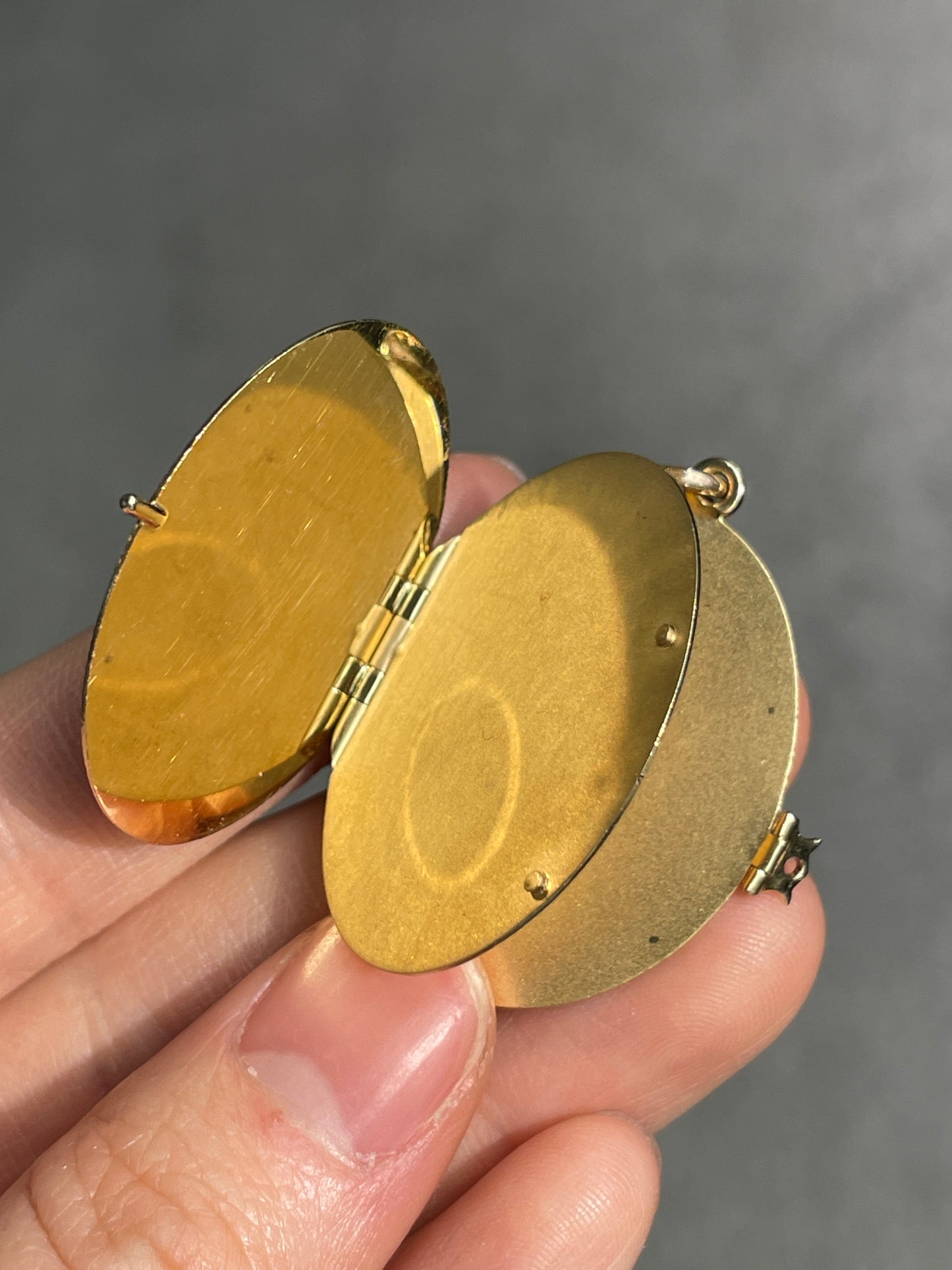 Vintage 14K Gold Engine Turned Locket Book Pendant