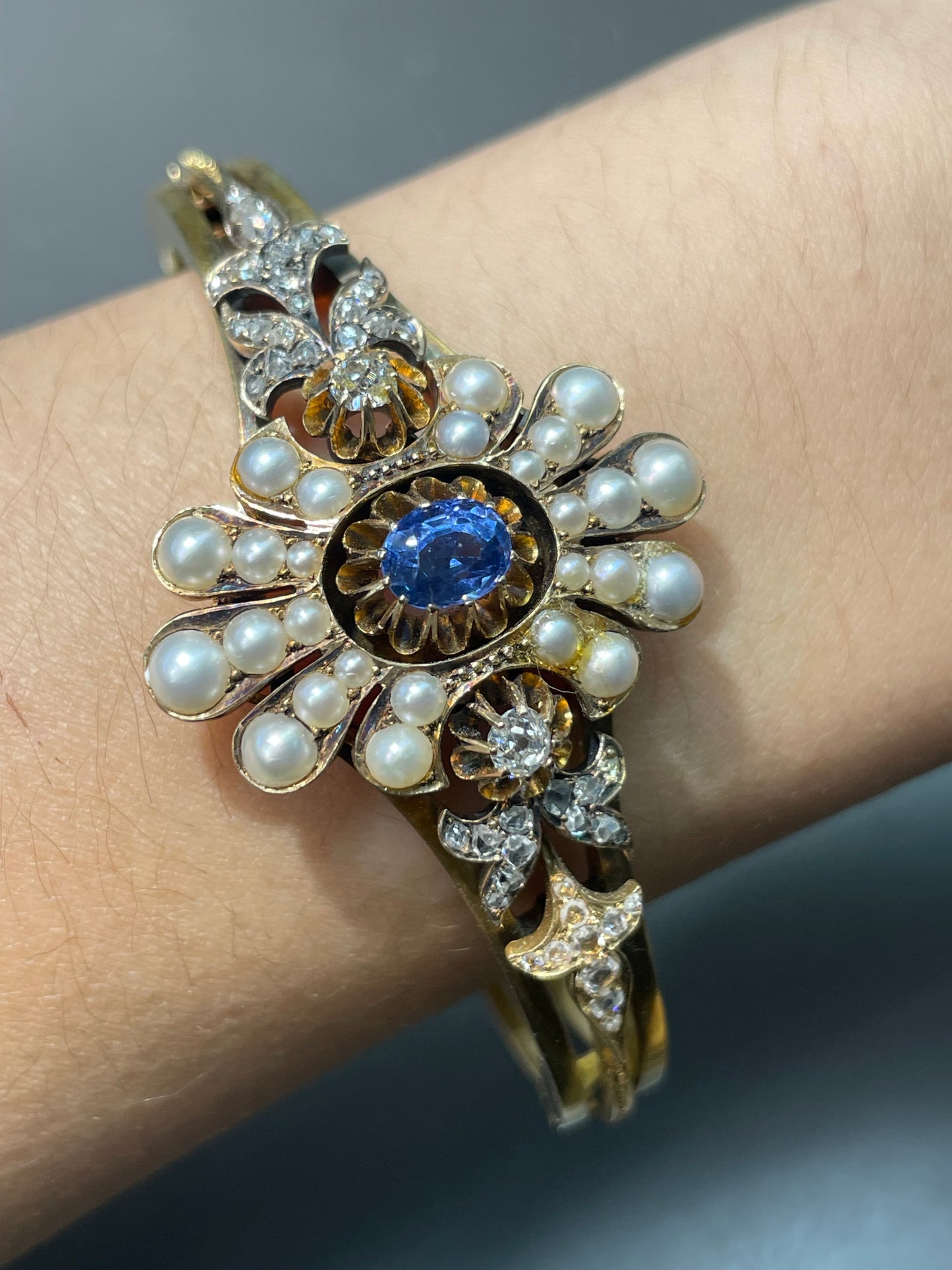 Bracelet antique en or 14 carats avec diamants saphir et perles naturelles antiques