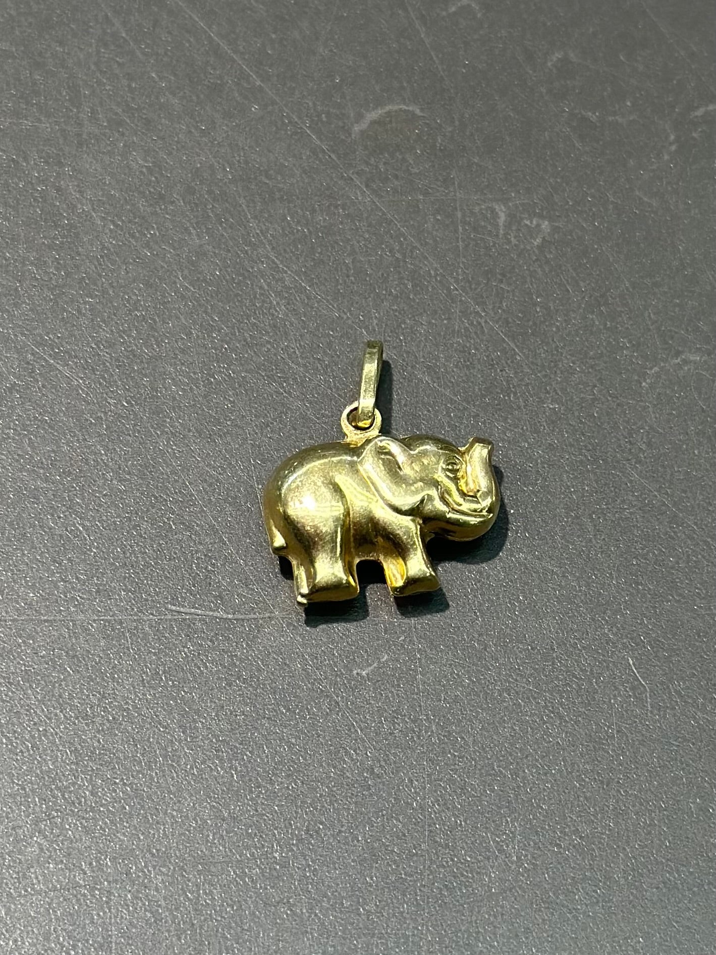 Pendentif à breloque éléphant creux italien vintage en or 14 carats