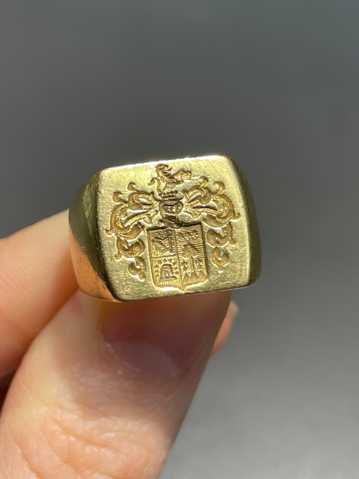 Vintage 18K Gold Shield Signet Intaglio Ring