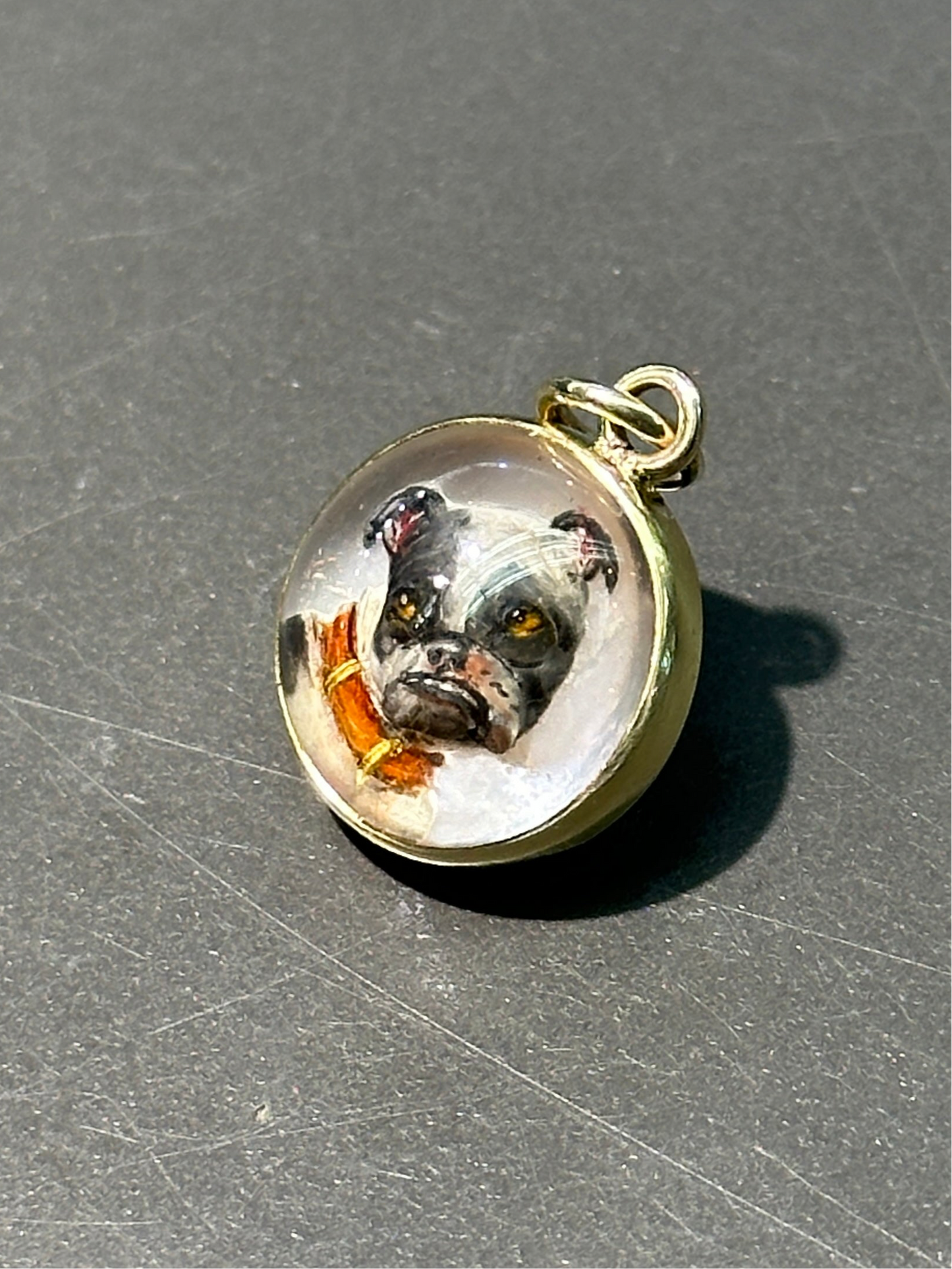 古董 14K 金反向彩绘埃塞克斯水晶斗牛犬吊坠