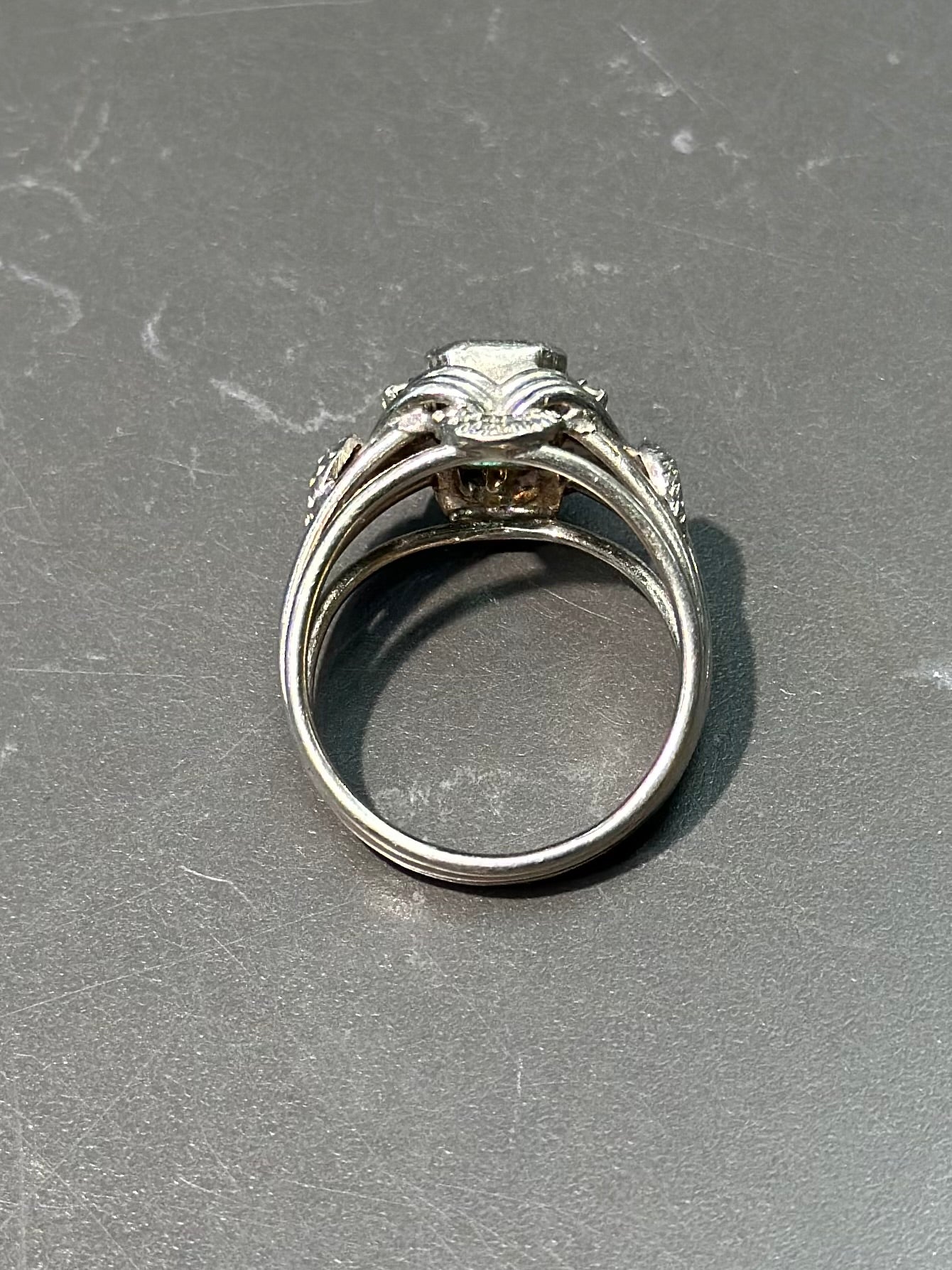 复古 18K 金哥伦比亚祖母绿钻石戒指